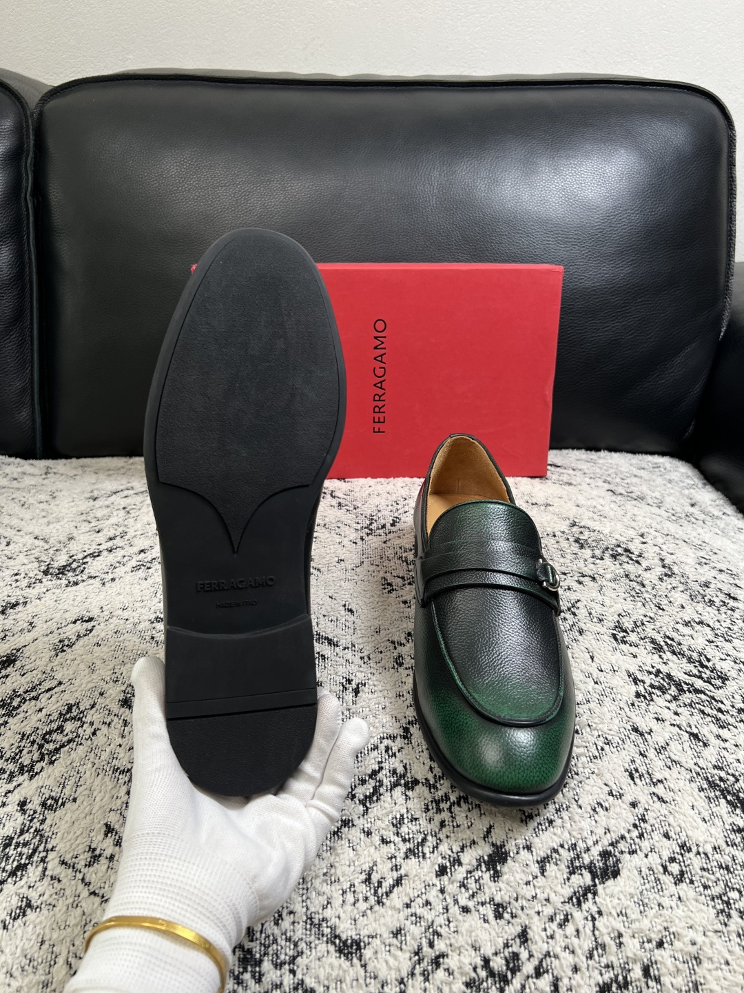 Ferragamo  高品质  顶级工艺品  菲拉格慕  皮鞋专柜同步发售原厂配置，意大利进口原版牛皮，进口水染牛里 ，