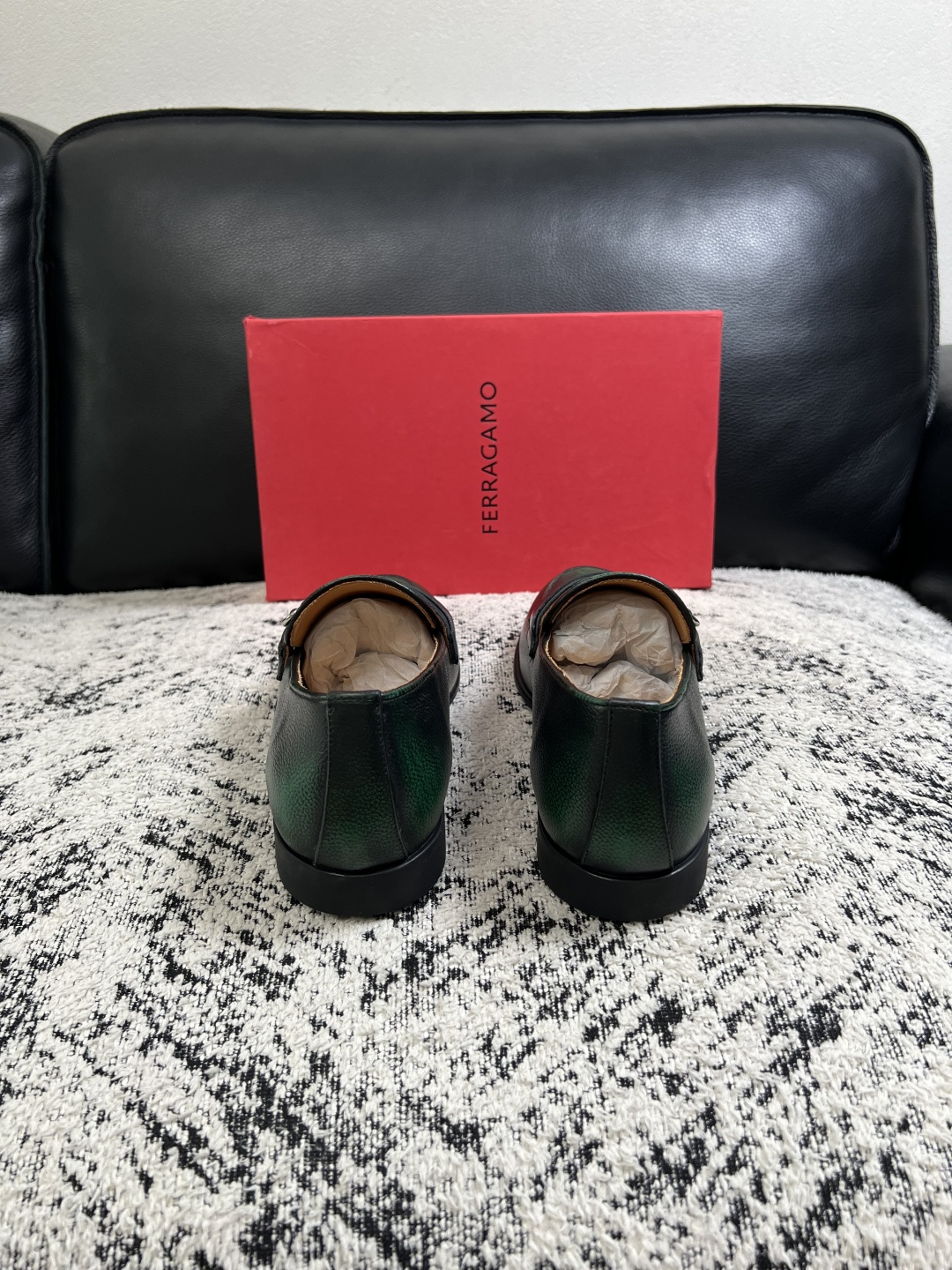 Ferragamo  高品质  顶级工艺品  菲拉格慕  皮鞋专柜同步发售原厂配置，意大利进口原版牛皮，进口水染牛里 ，