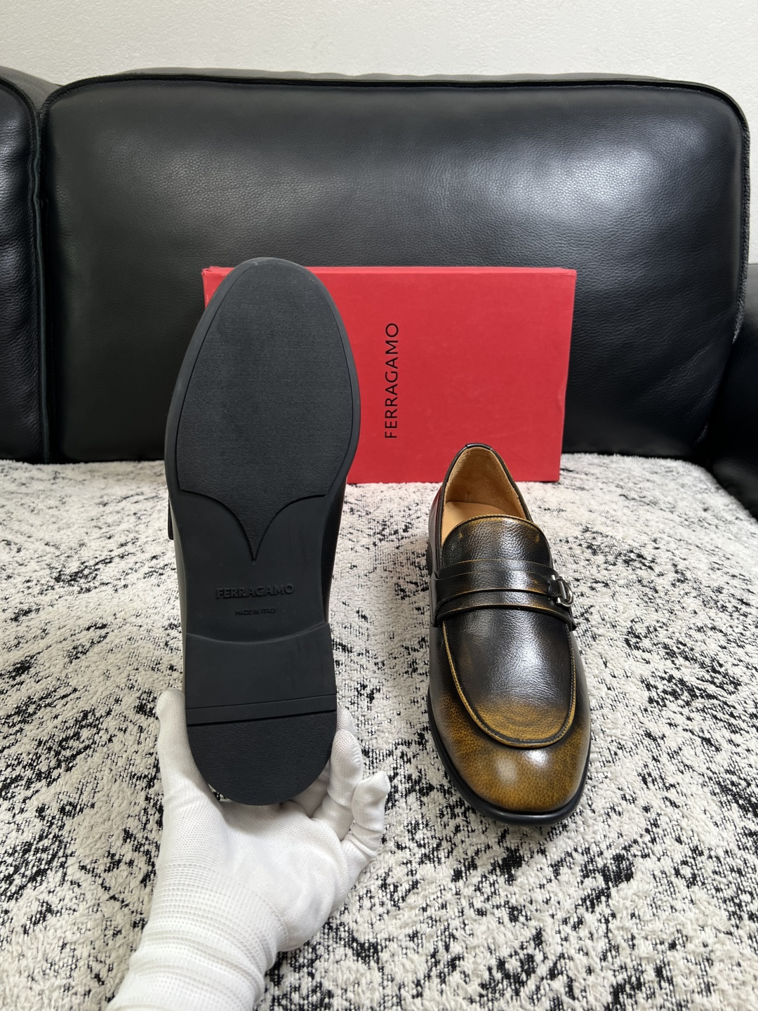 Ferragamo  高品质  顶级工艺品  菲拉格慕  皮鞋专柜同步发售原厂配置，意大利进口原版牛皮，进口水染牛里 ，