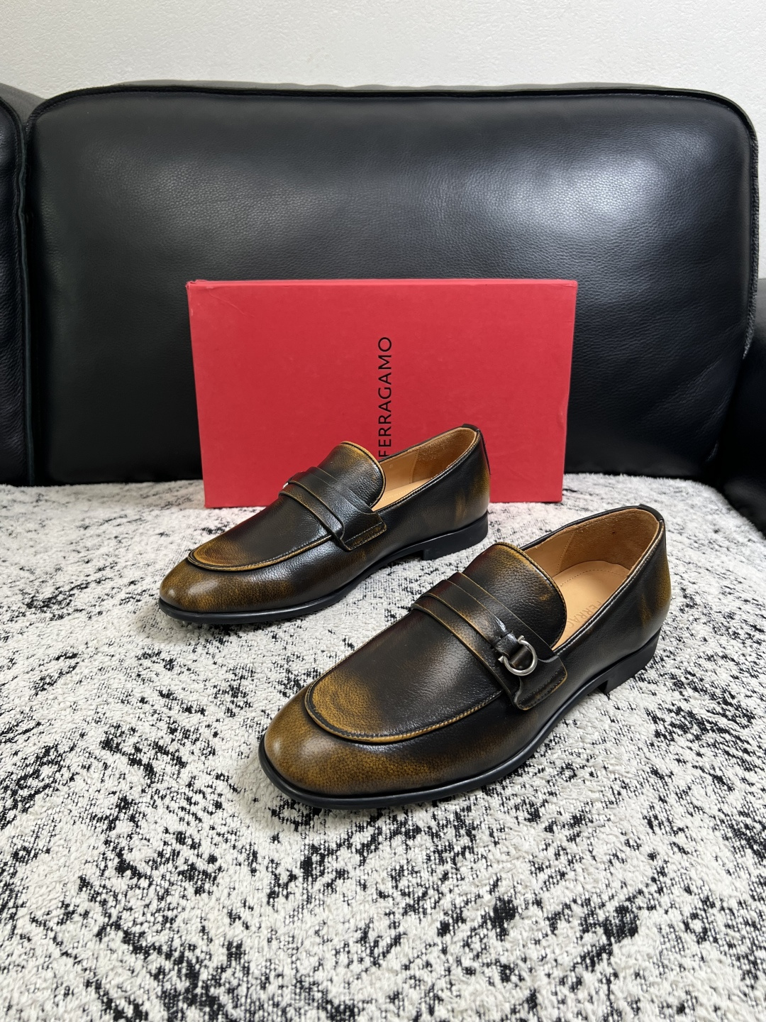 Ferragamo  高品质  顶级工艺品  菲拉格慕  皮鞋专柜同步发售原厂配置，意大利进口原版牛皮，进口水染牛里 ，