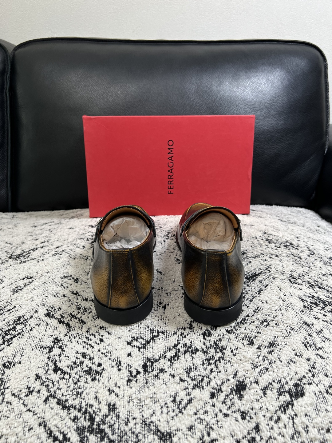 Ferragamo  高品质  顶级工艺品  菲拉格慕  皮鞋专柜同步发售原厂配置，意大利进口原版牛皮，进口水染牛里 ，