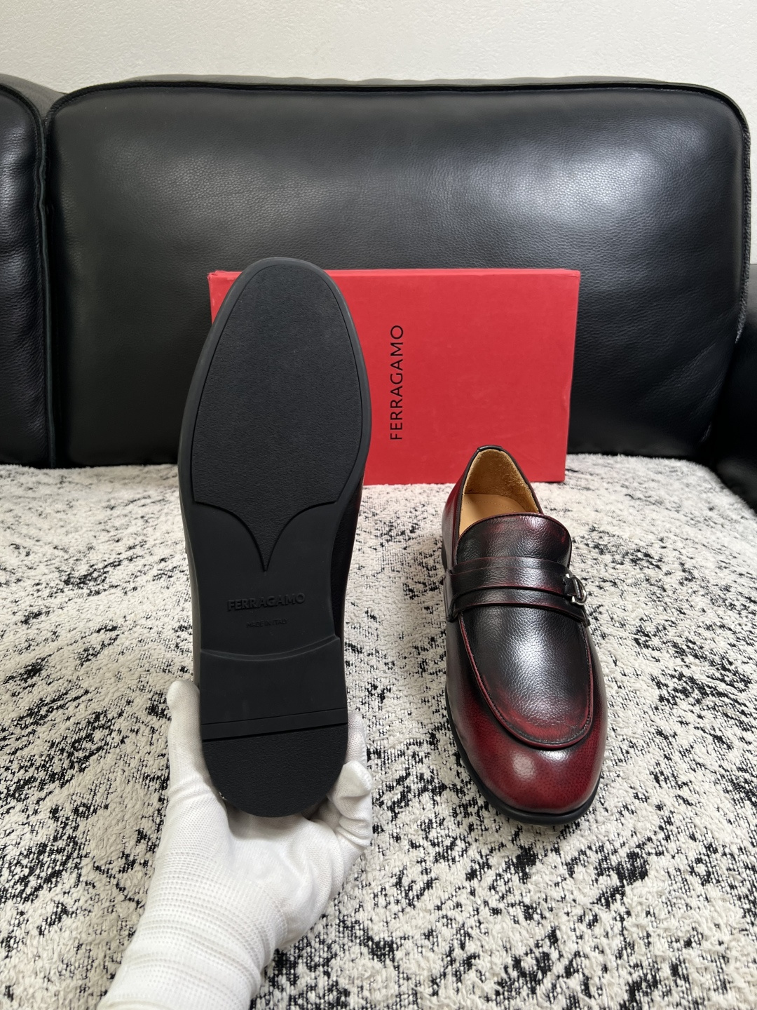 Ferragamo  高品质  顶级工艺品  菲拉格慕  皮鞋专柜同步发售原厂配置，意大利进口原版牛皮，进口水染牛里 ，