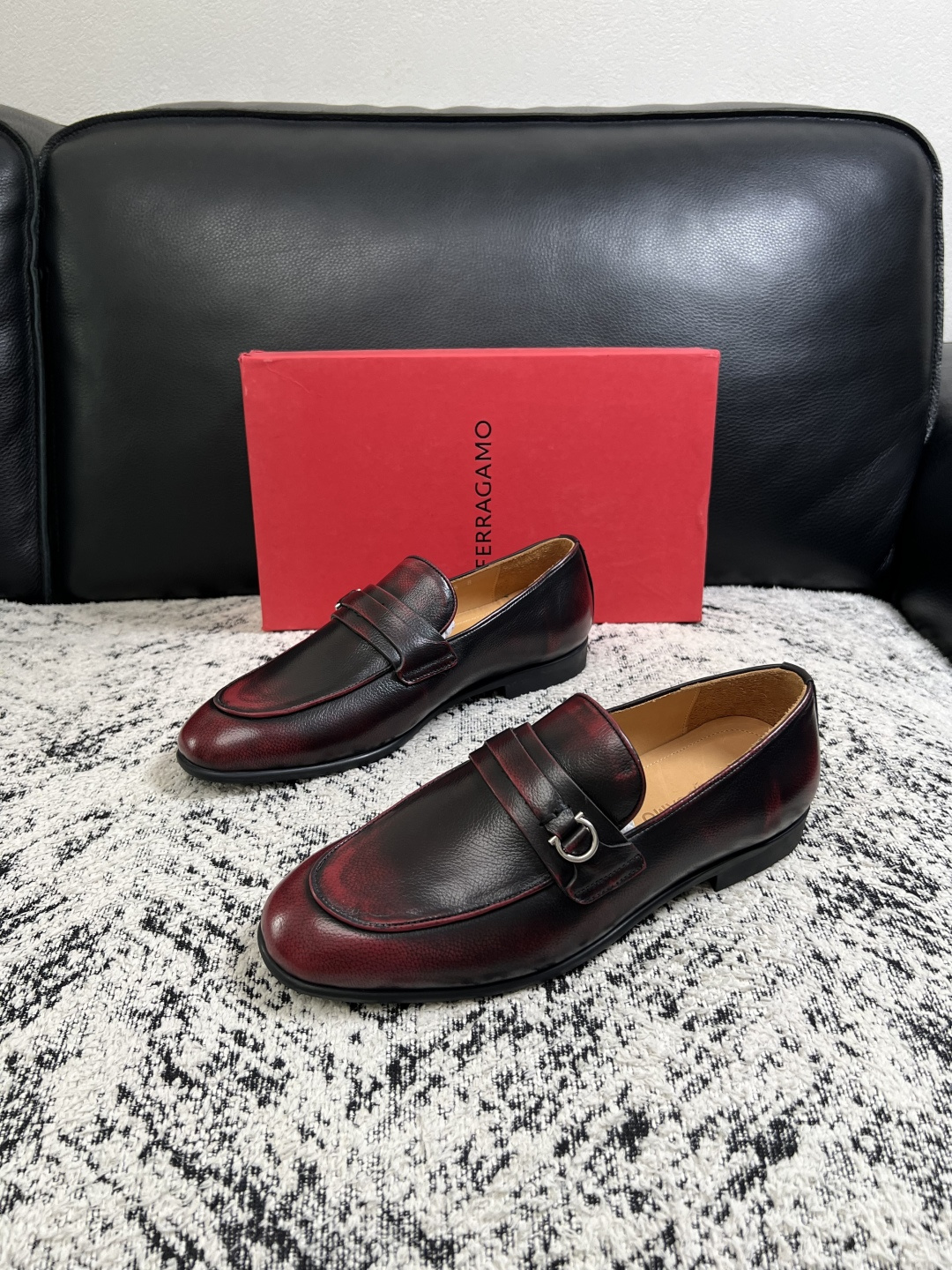 Ferragamo  高品质  顶级工艺品  菲拉格慕  皮鞋专柜同步发售原厂配置，意大利进口原版牛皮，进口水染牛里 ，