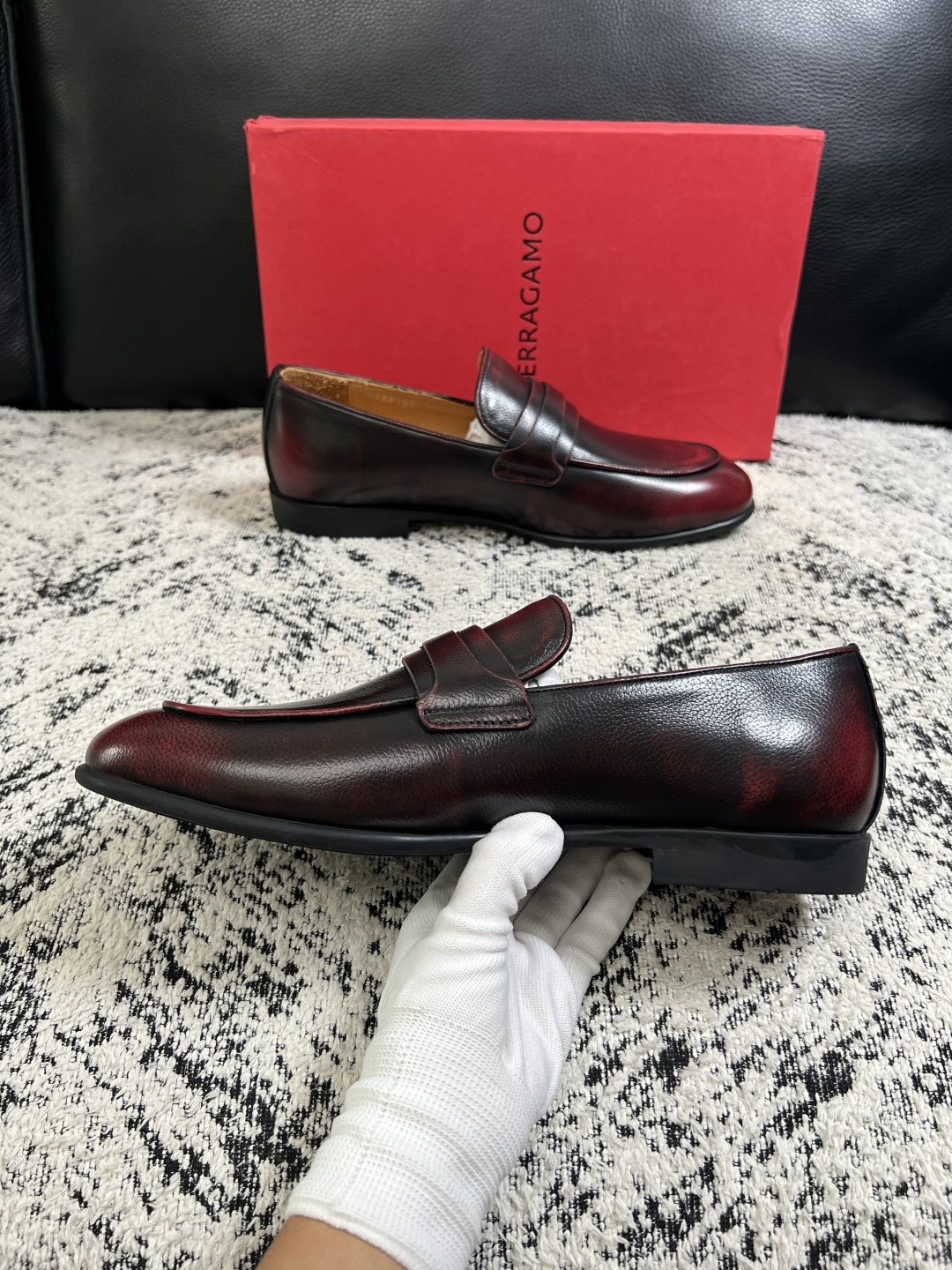 Ferragamo  高品质  顶级工艺品  菲拉格慕  皮鞋专柜同步发售原厂配置，意大利进口原版牛皮，进口水染牛里 ，