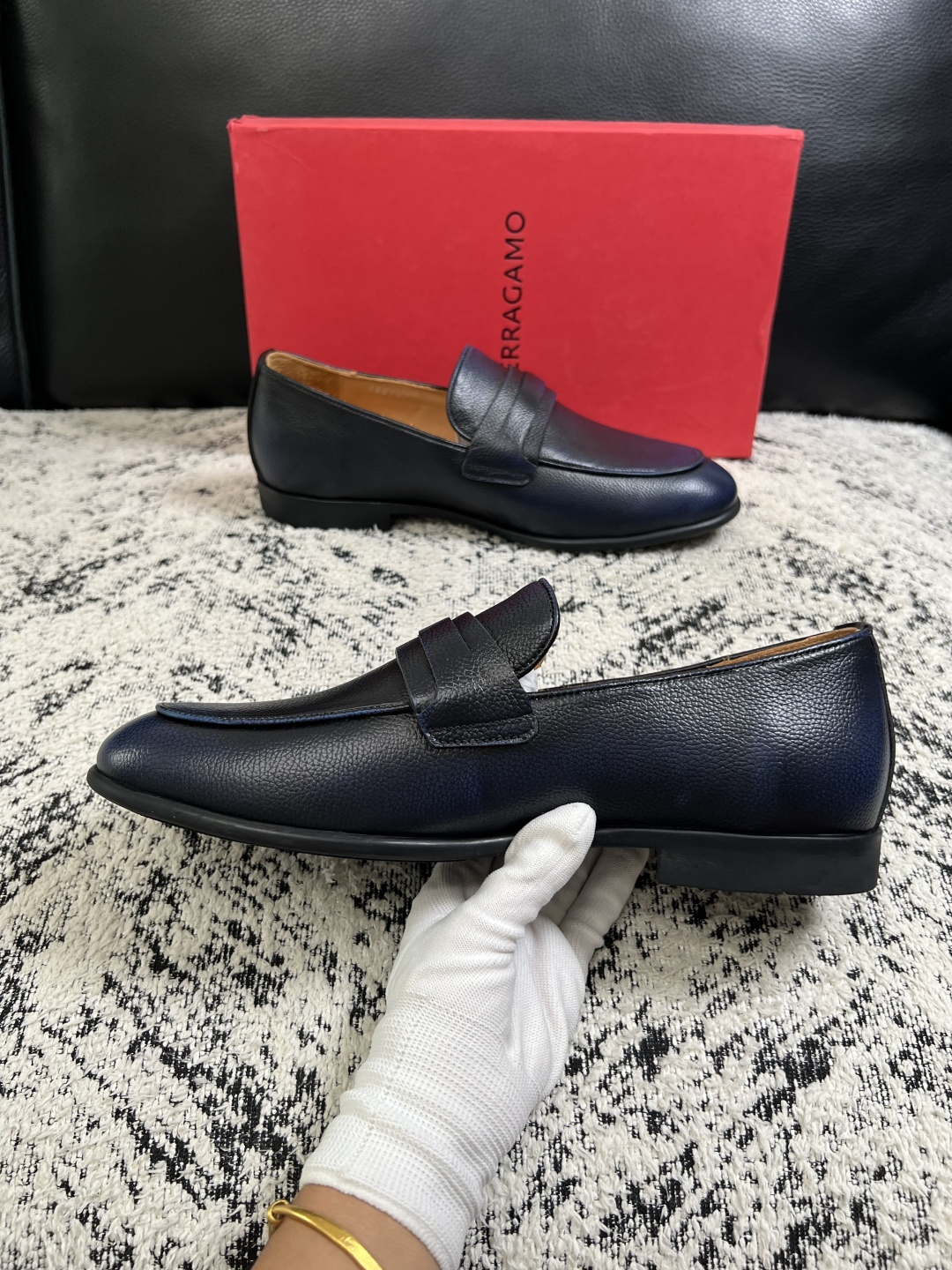 Ferragamo  高品质  顶级工艺品  菲拉格慕  皮鞋专柜同步发售原厂配置，意大利进口原版牛皮，进口水染牛里 ，