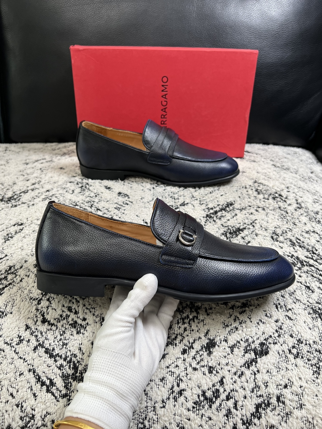 Ferragamo  高品质  顶级工艺品  菲拉格慕  皮鞋专柜同步发售原厂配置，意大利进口原版牛皮，进口水染牛里 ，