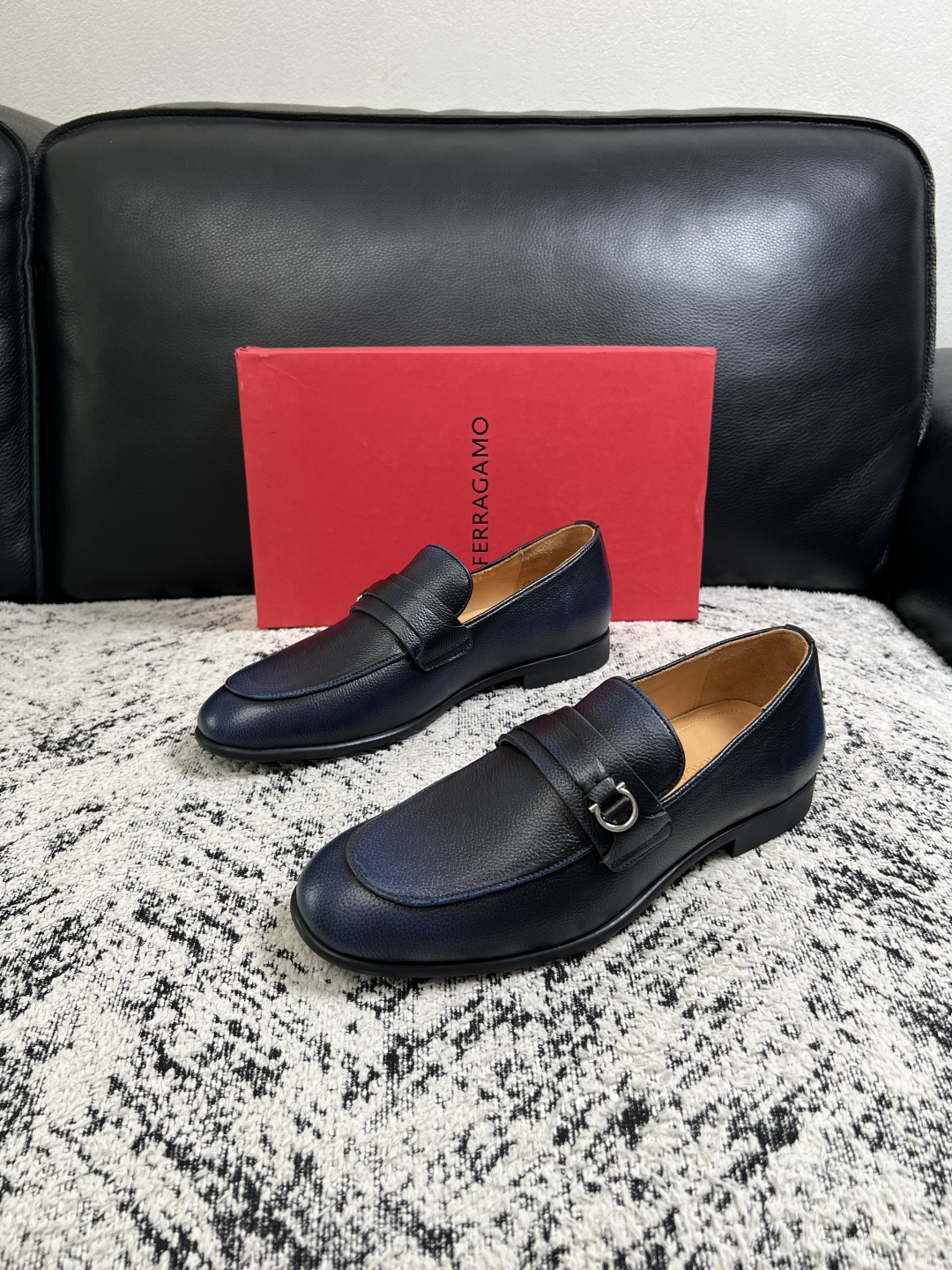 Ferragamo  高品质  顶级工艺品  菲拉格慕  皮鞋专柜同步发售原厂配置，意大利进口原版牛皮，进口水染牛里 ，