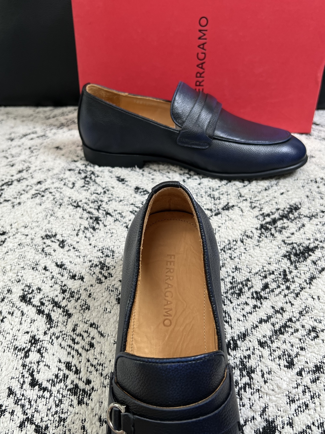 Ferragamo  高品质  顶级工艺品  菲拉格慕  皮鞋专柜同步发售原厂配置，意大利进口原版牛皮，进口水染牛里 ，