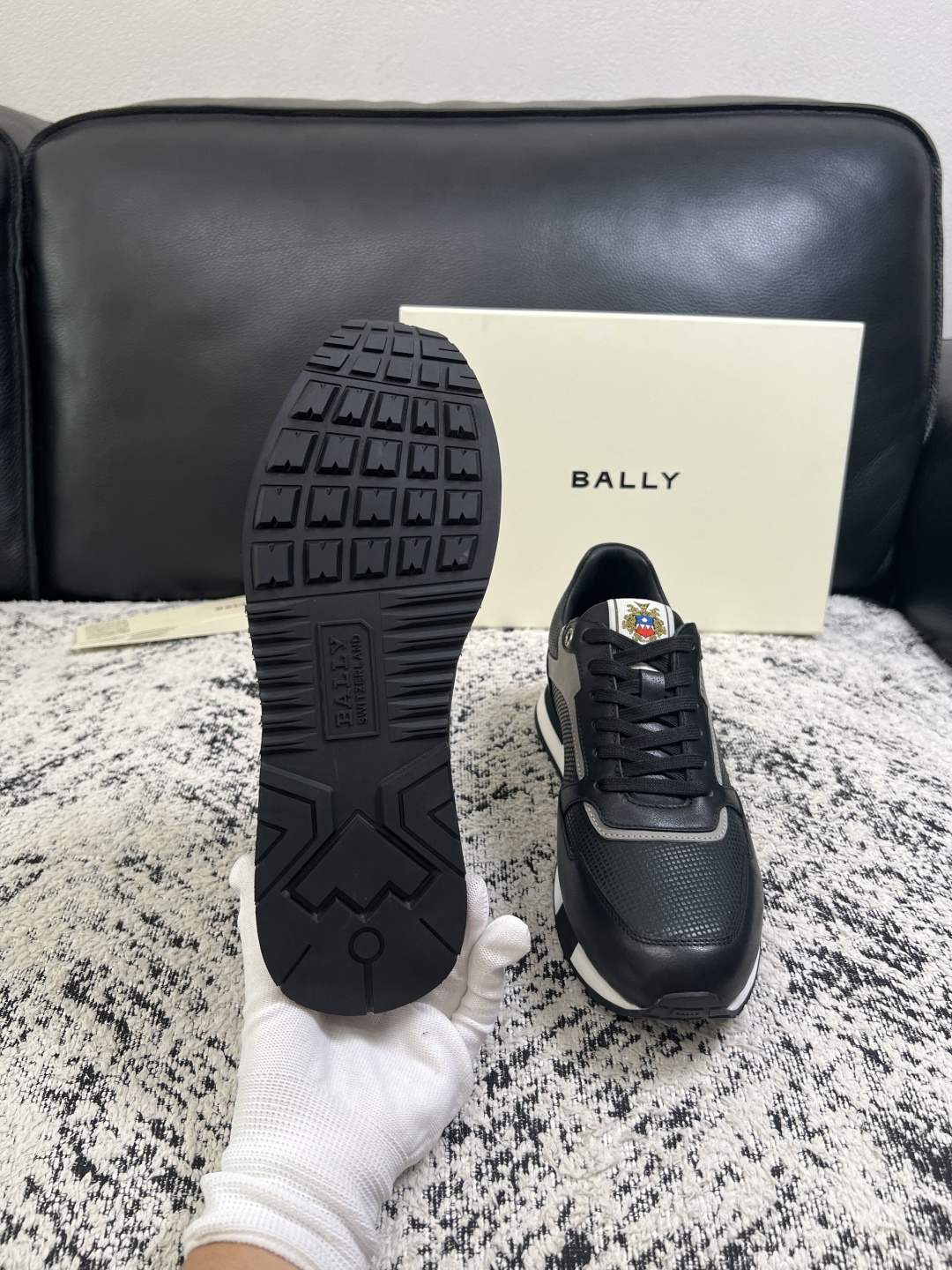 BALLY  高品质  顶级工艺品  巴利 专柜同原厂配置 ，鞋面意大利进口牛皮面料，进口水染牛皮里垫 ，鞋底：原厂特供