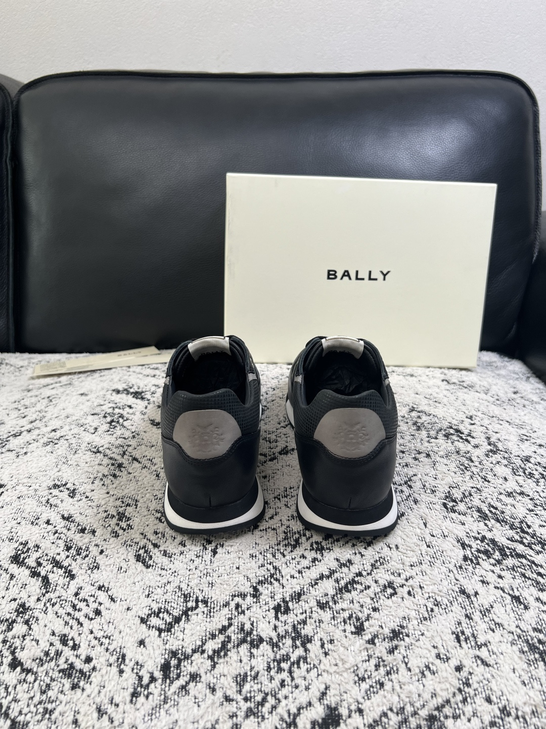 BALLY  高品质  顶级工艺品  巴利 专柜同原厂配置 ，鞋面意大利进口牛皮面料，进口水染牛皮里垫 ，鞋底：原厂特供