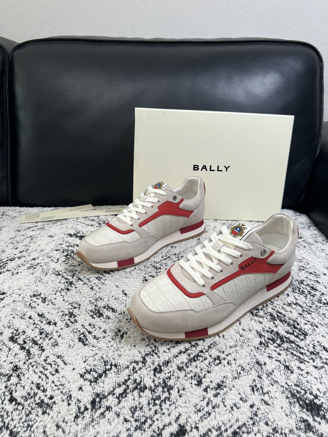 BALLY  高品质  顶级工艺品  巴利 专柜同原厂配置 ，鞋面意大利进口牛皮面料，进口水染牛皮里垫 ，鞋底：原厂特供