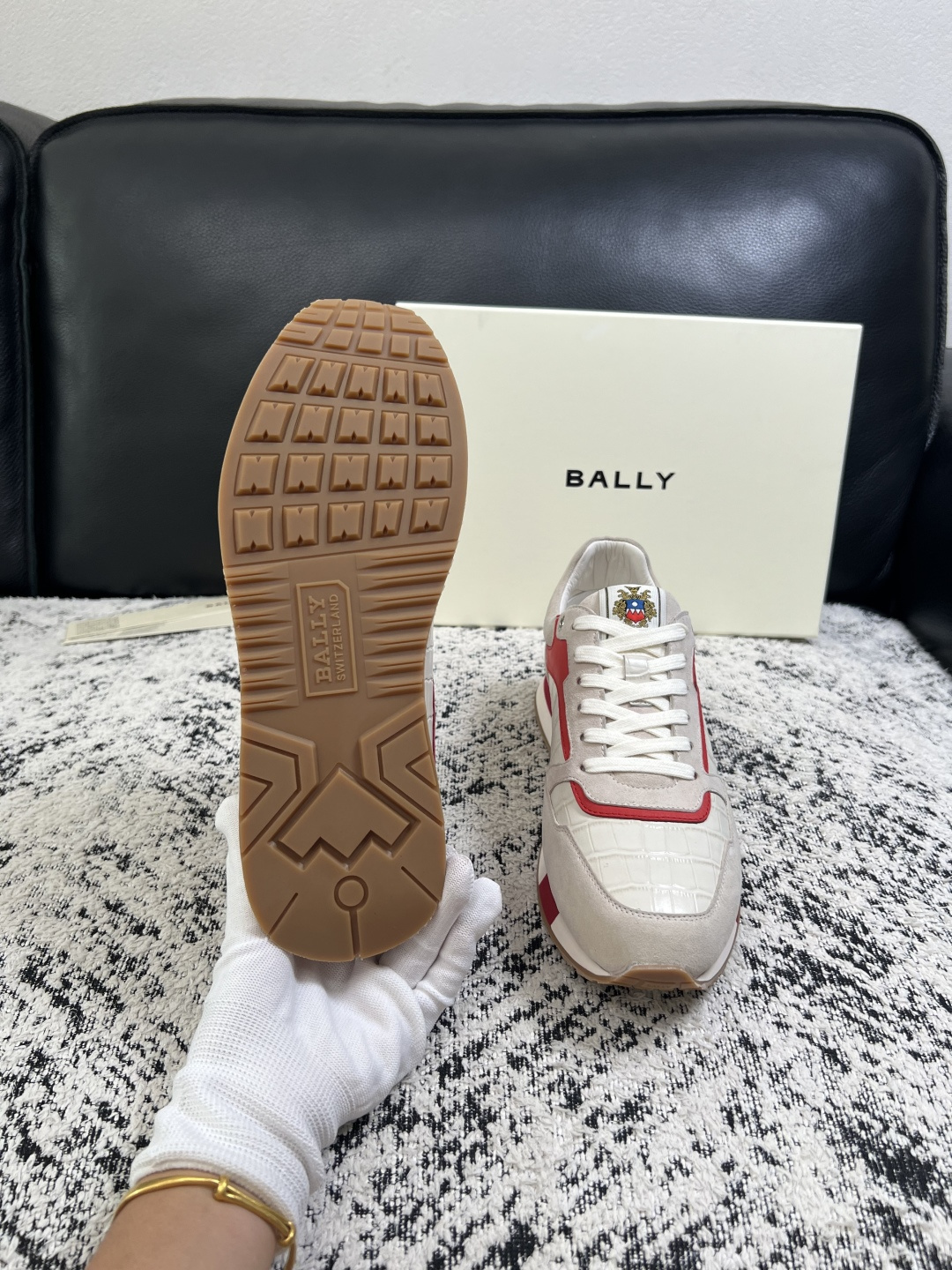 BALLY  高品质  顶级工艺品  巴利 专柜同原厂配置 ，鞋面意大利进口牛皮面料，进口水染牛皮里垫 ，鞋底：原厂特供