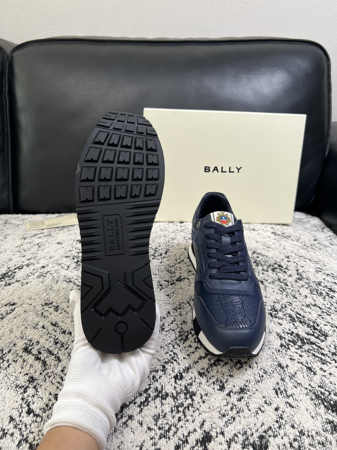 BALLY  高品质  顶级工艺品  巴利 专柜同原厂配置 ，鞋面意大利进口牛皮面料，进口水染牛皮里垫 ，鞋底：原厂特供