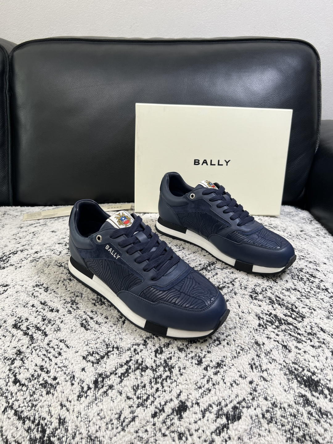 BALLY  高品质  顶级工艺品  巴利 专柜同原厂配置 ，鞋面意大利进口牛皮面料，进口水染牛皮里垫 ，鞋底：原厂特供