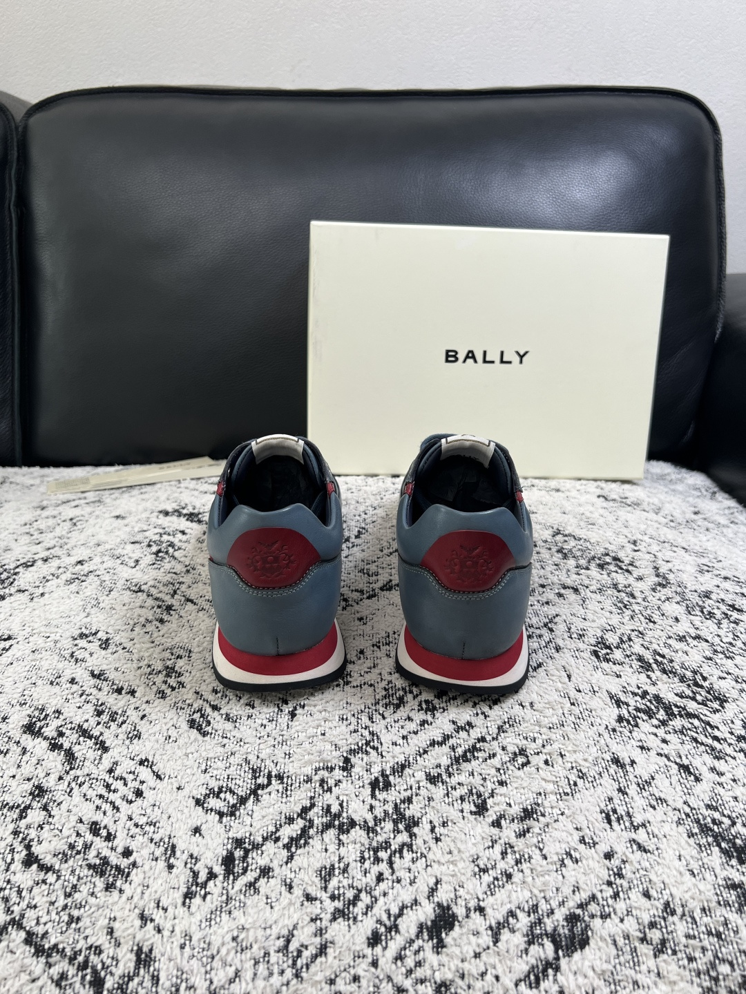 BALLY  高品质  顶级工艺品  巴利 专柜同原厂配置 ，鞋面意大利进口牛皮面料，进口水染牛皮里垫 ，鞋底：原厂特供