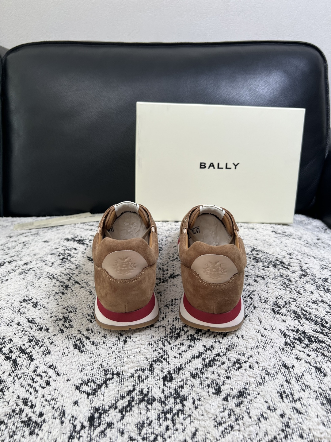 BALLY  高品质  顶级工艺品  巴利 专柜同原厂配置 ，鞋面意大利进口牛皮面料，进口水染牛皮里垫 ，鞋底：原厂特供