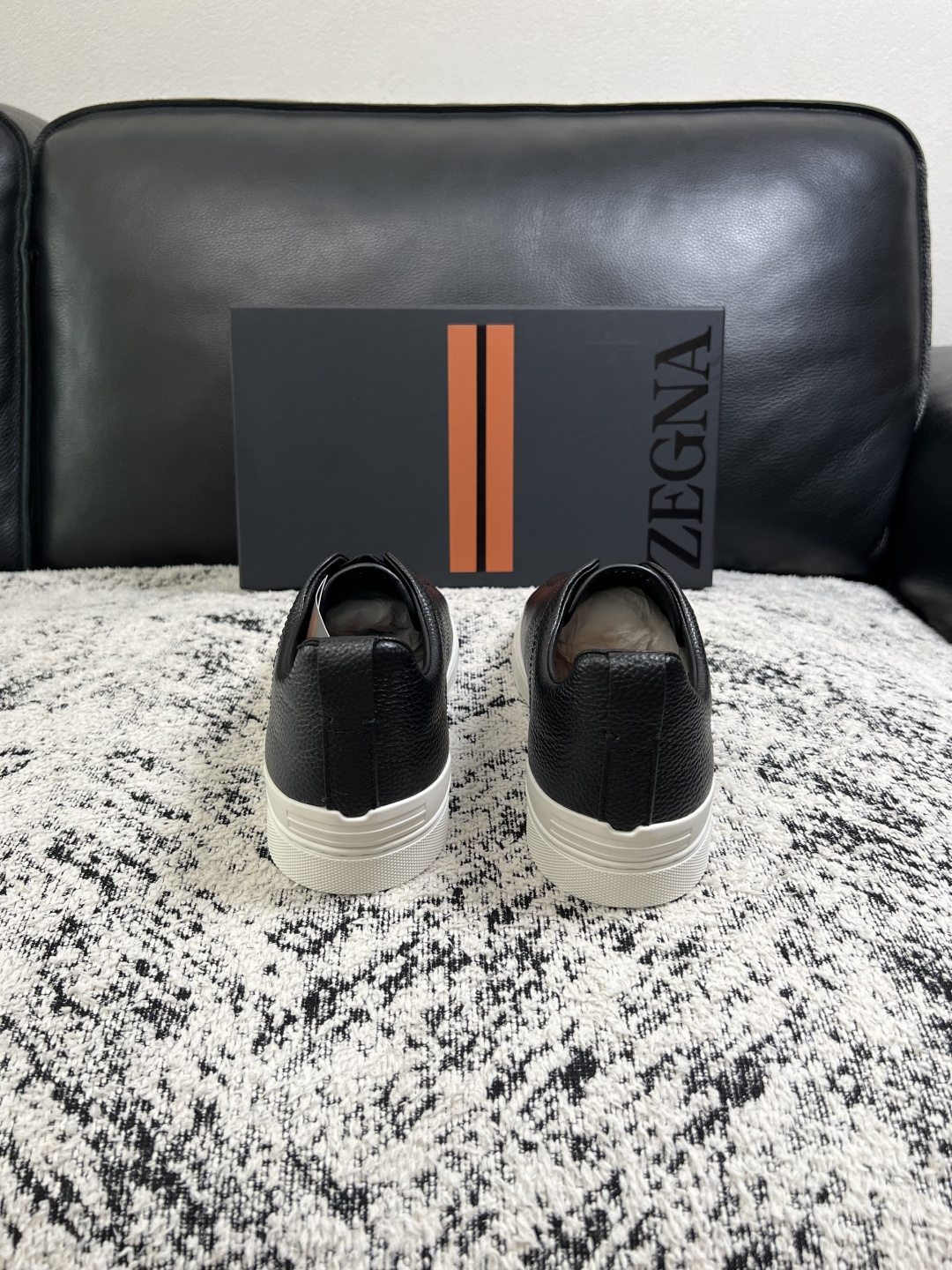 Zegna  高品质  顶级工艺品  杰尼亚  专柜新款原厂配置，意大利进口牛皮面料，进口牛里垫，透气舒适，鞋底：原厂特