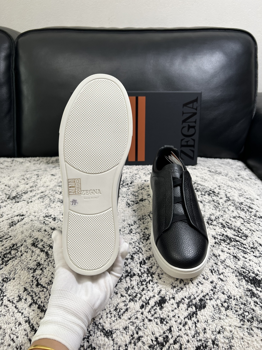 Zegna  高品质  顶级工艺品  杰尼亚  专柜新款原厂配置，意大利进口牛皮面料，进口牛里垫，透气舒适，鞋底：原厂特