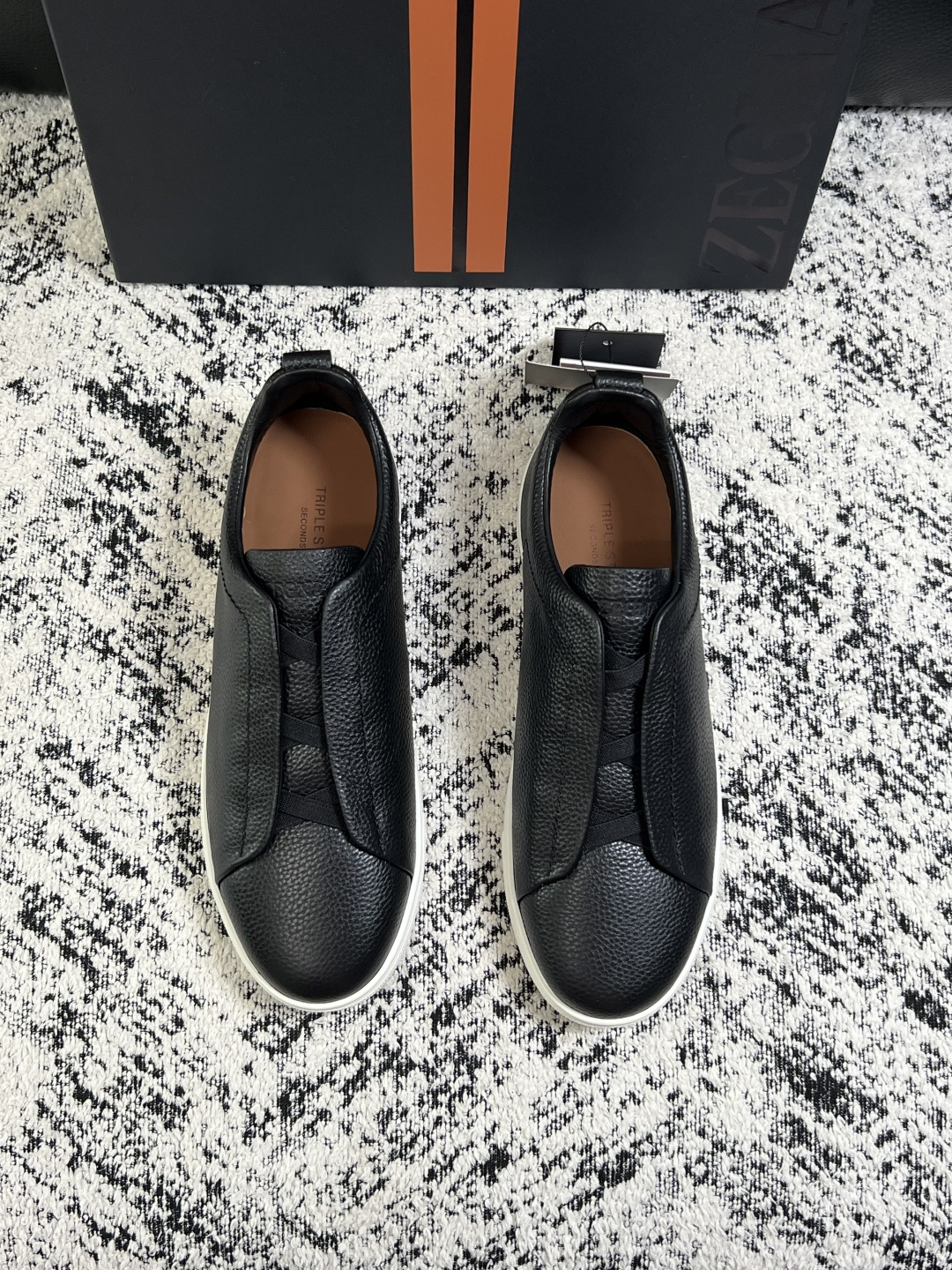 Zegna  高品质  顶级工艺品  杰尼亚  专柜新款原厂配置，意大利进口牛皮面料，进口牛里垫，透气舒适，鞋底：原厂特