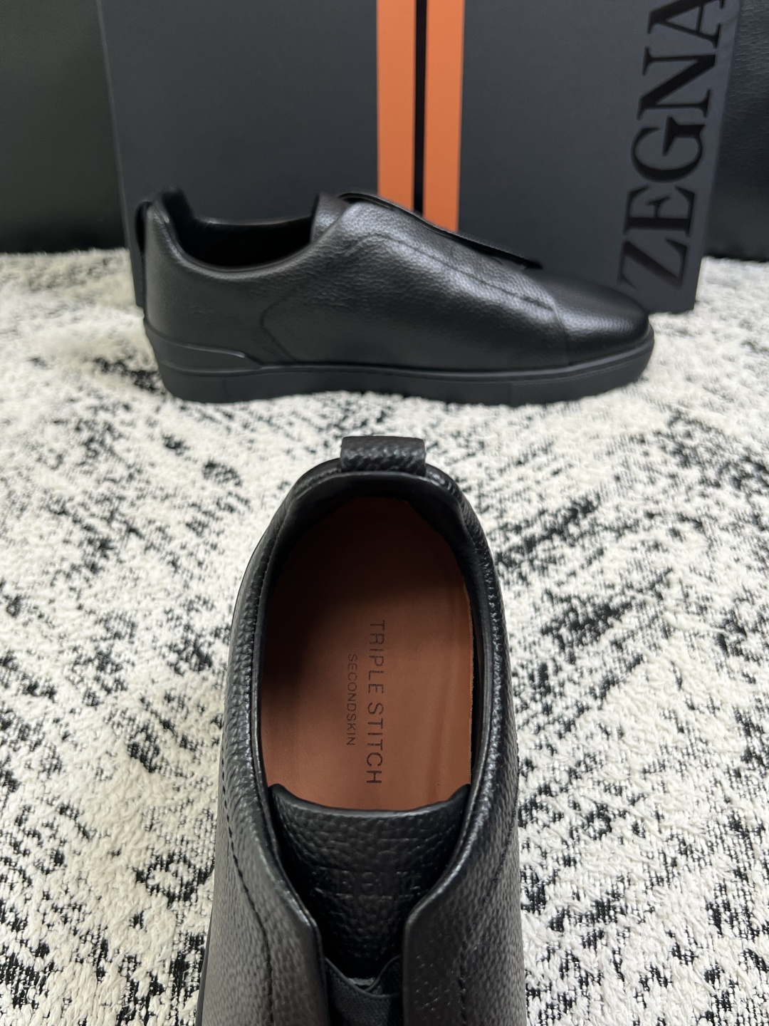 Zegna  高品质  顶级工艺品  杰尼亚  专柜新款原厂配置，意大利进口牛皮面料，进口牛里垫，透气舒适，鞋底：原厂特