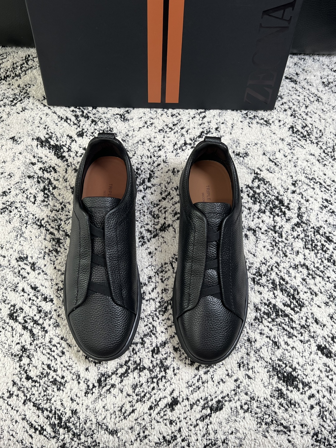 Zegna  高品质  顶级工艺品  杰尼亚  专柜新款原厂配置，意大利进口牛皮面料，进口牛里垫，透气舒适，鞋底：原厂特