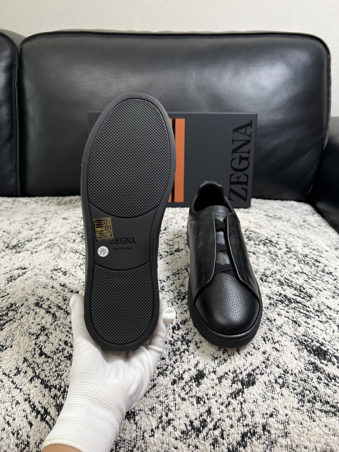 Zegna  高品质  顶级工艺品  杰尼亚  专柜新款原厂配置，意大利进口牛皮面料，进口牛里垫，透气舒适，鞋底：原厂特