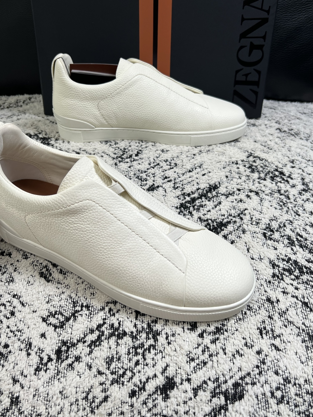 Zegna  高品质  顶级工艺品  杰尼亚  专柜新款原厂配置，意大利进口牛皮面料，进口牛里垫，透气舒适，鞋底：原厂特