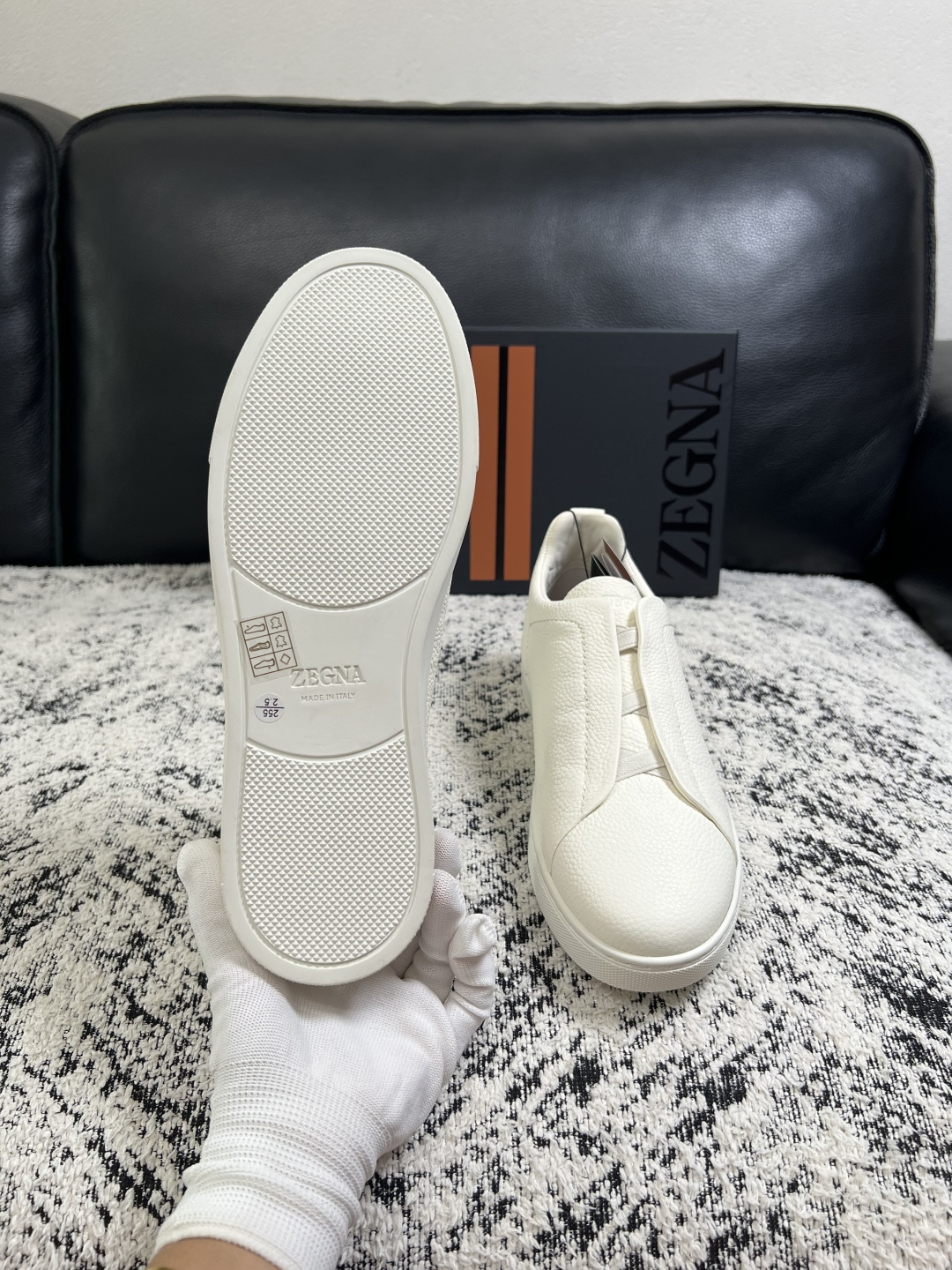 Zegna  高品质  顶级工艺品  杰尼亚  专柜新款原厂配置，意大利进口牛皮面料，进口牛里垫，透气舒适，鞋底：原厂特
