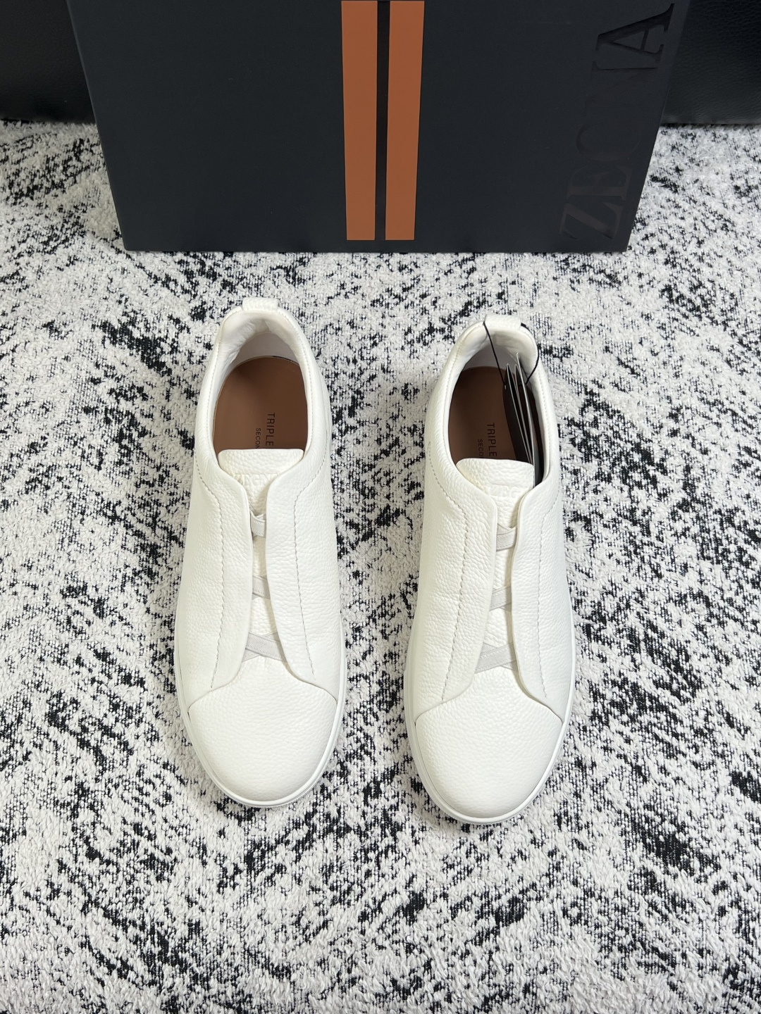 Zegna  高品质  顶级工艺品  杰尼亚  专柜新款原厂配置，意大利进口牛皮面料，进口牛里垫，透气舒适，鞋底：原厂特