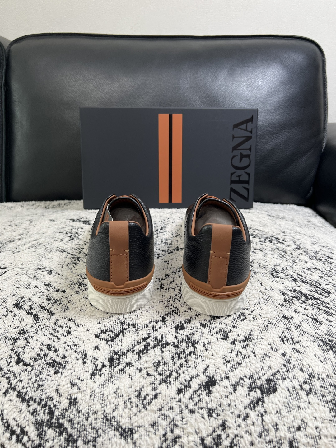 Zegna  高品质  顶级工艺品  杰尼亚  专柜新款原厂配置，意大利进口牛皮面料，进口牛里垫，透气舒适，鞋底：原厂特