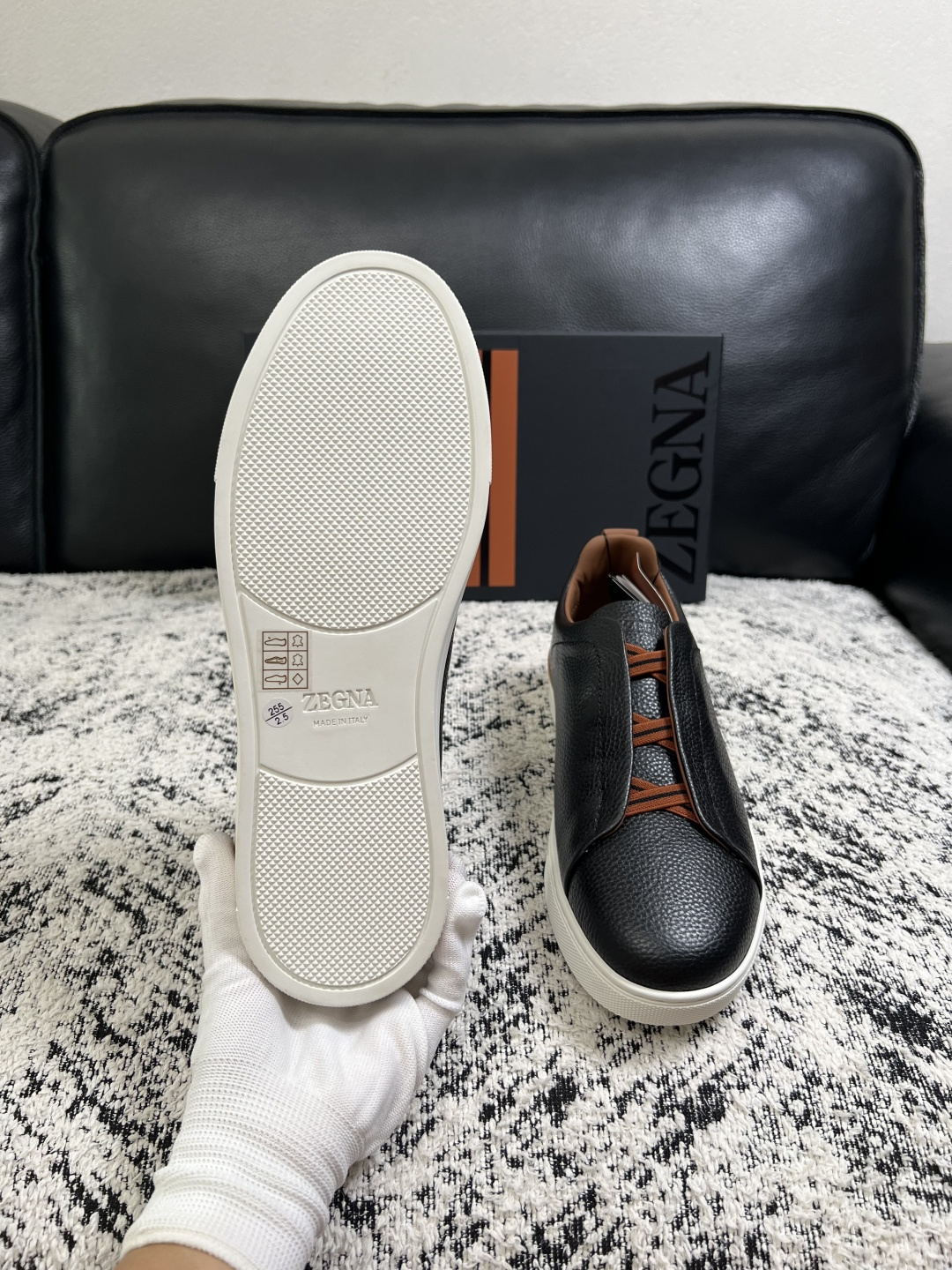 Zegna  高品质  顶级工艺品  杰尼亚  专柜新款原厂配置，意大利进口牛皮面料，进口牛里垫，透气舒适，鞋底：原厂特