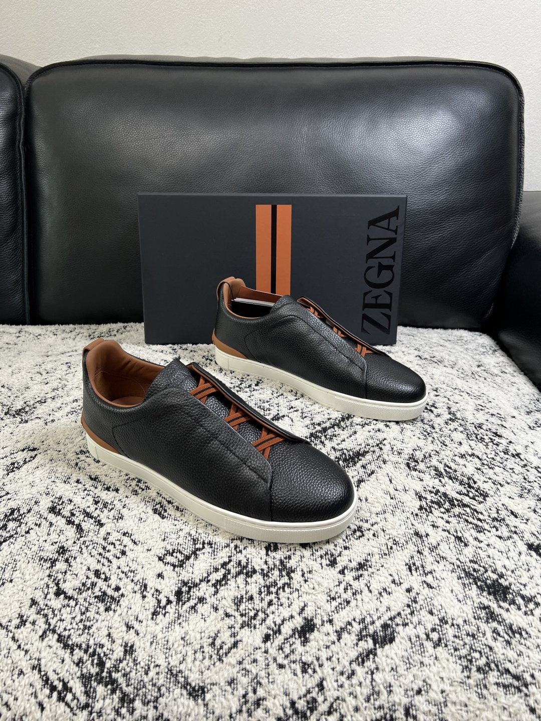 Zegna  高品质  顶级工艺品  杰尼亚  专柜新款原厂配置，意大利进口牛皮面料，进口牛里垫，透气舒适，鞋底：原厂特