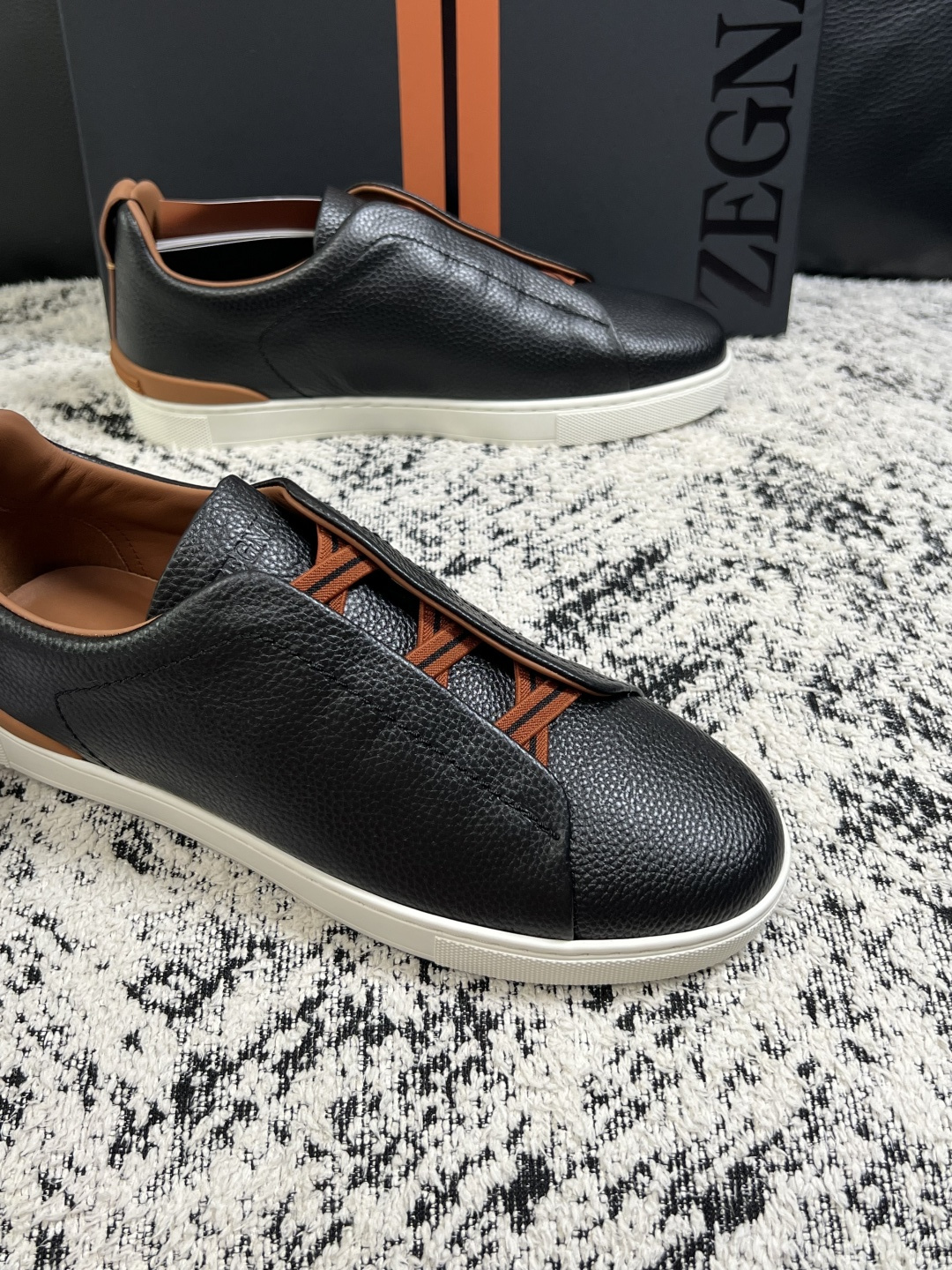 Zegna  高品质  顶级工艺品  杰尼亚  专柜新款原厂配置，意大利进口牛皮面料，进口牛里垫，透气舒适，鞋底：原厂特