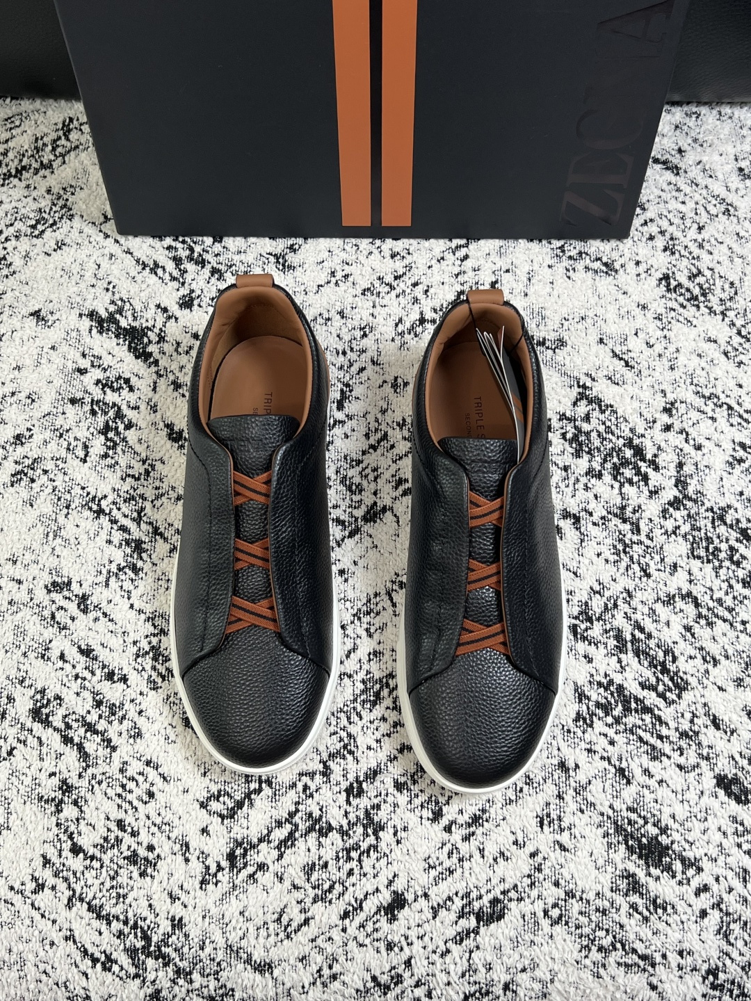 Zegna  高品质  顶级工艺品  杰尼亚  专柜新款原厂配置，意大利进口牛皮面料，进口牛里垫，透气舒适，鞋底：原厂特
