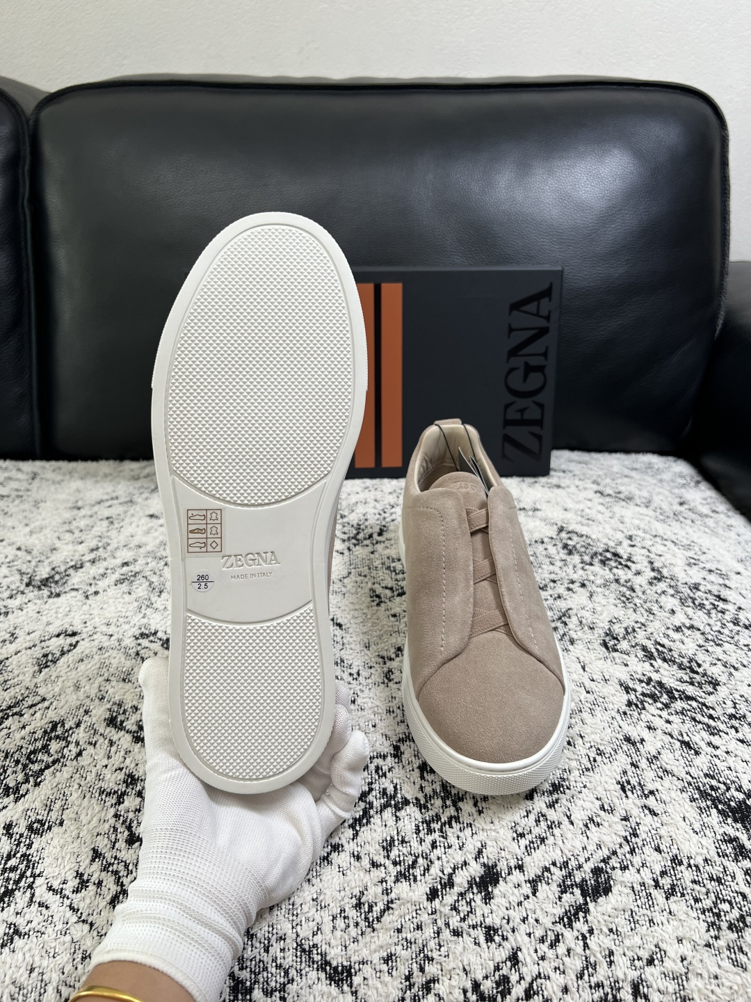 Zegna  高品质  顶级工艺品  杰尼亚  专柜新款原厂配置，意大利进口牛皮面料，进口牛里垫，透气舒适，鞋底：原厂特