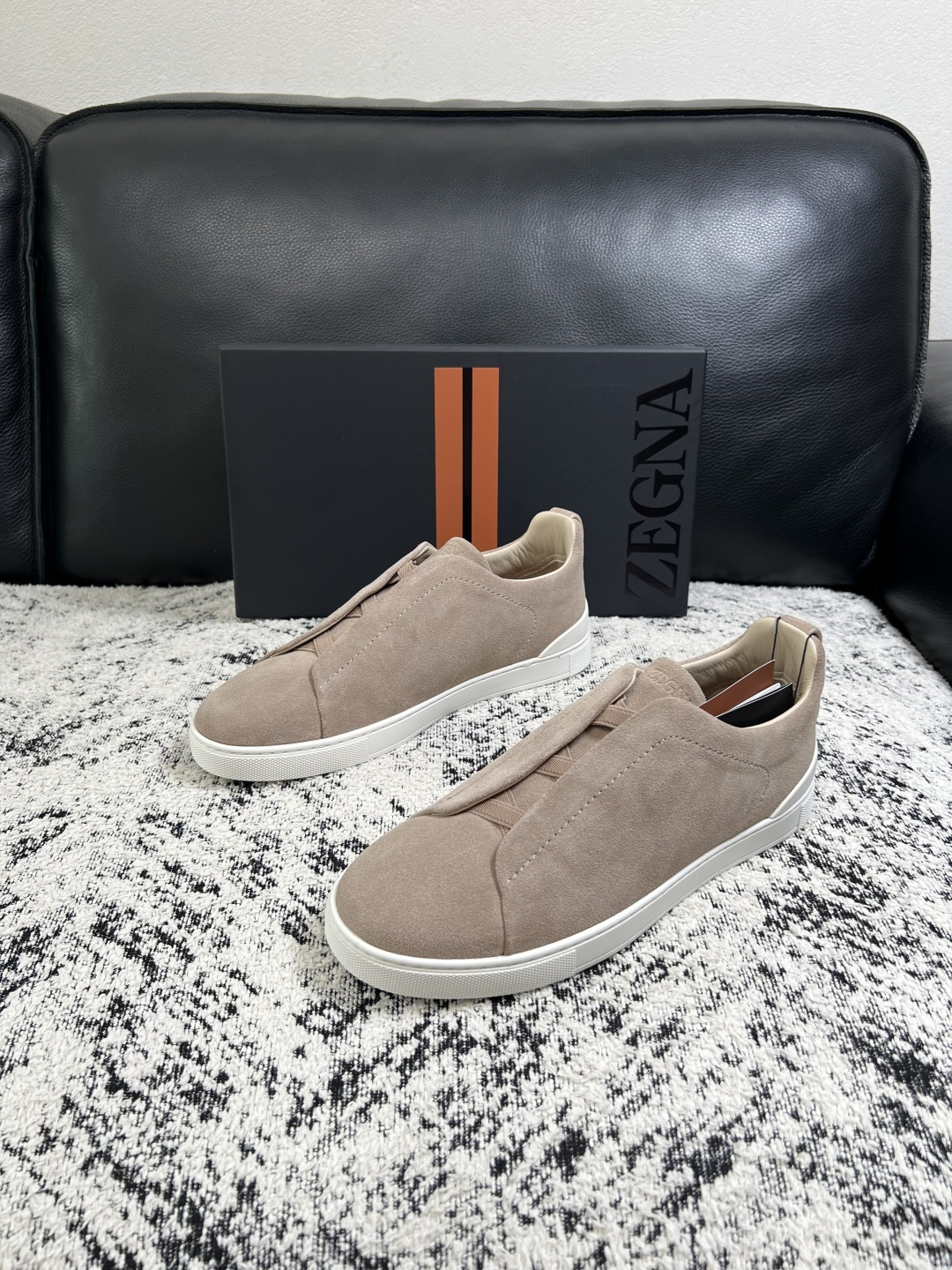 Zegna  高品质  顶级工艺品  杰尼亚  专柜新款原厂配置，意大利进口牛皮面料，进口牛里垫，透气舒适，鞋底：原厂特