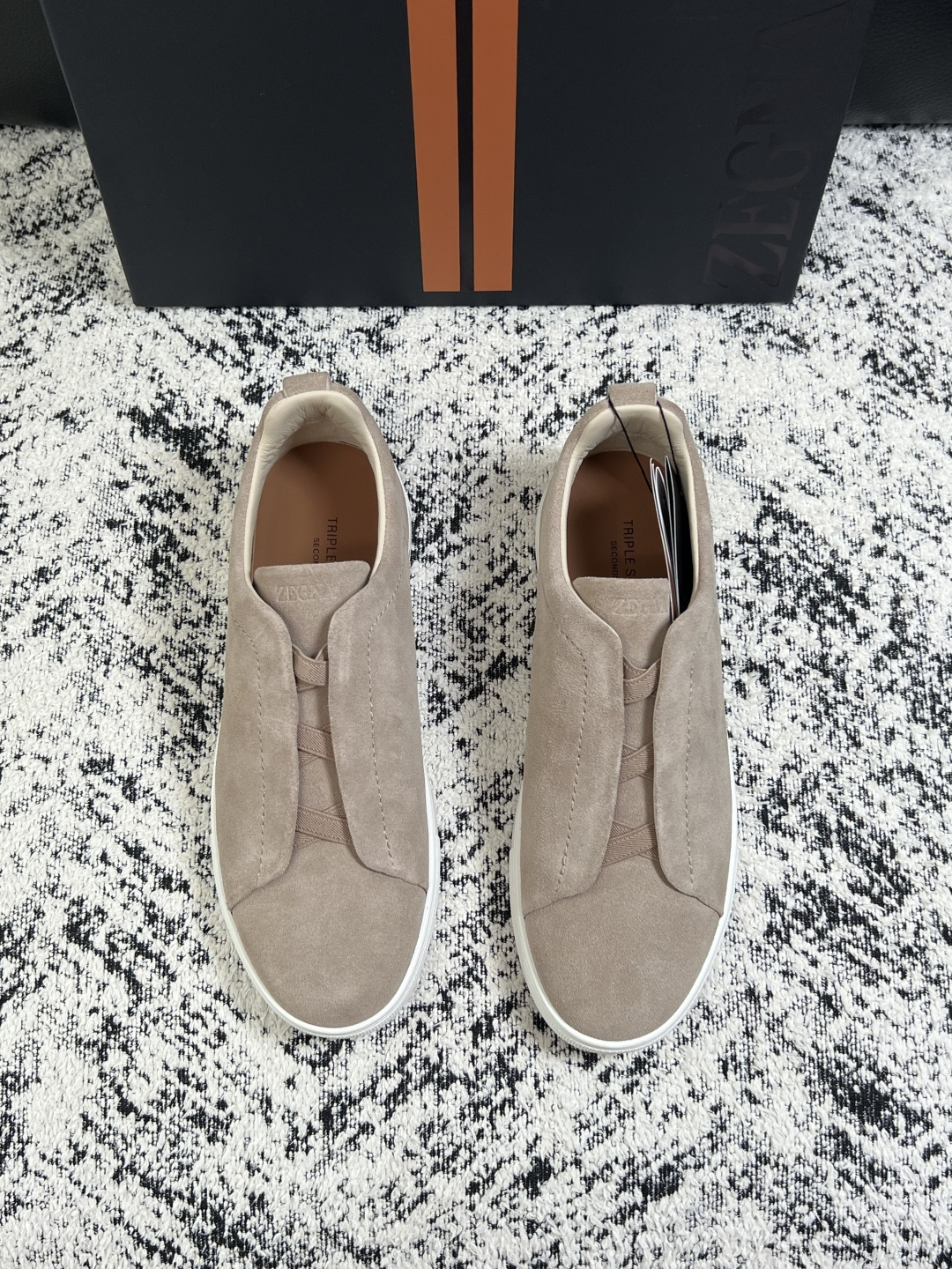 Zegna  高品质  顶级工艺品  杰尼亚  专柜新款原厂配置，意大利进口牛皮面料，进口牛里垫，透气舒适，鞋底：原厂特