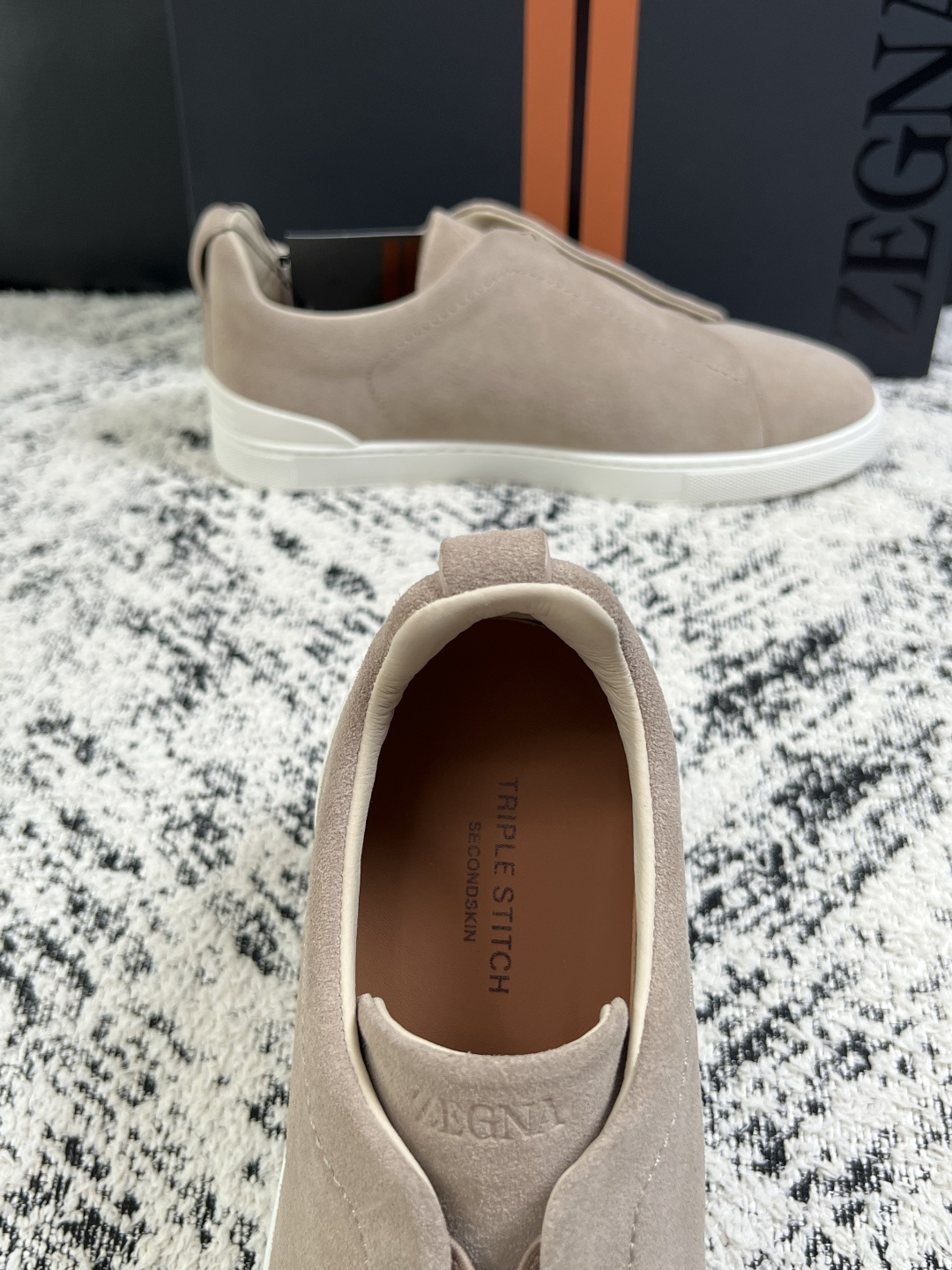 Zegna  高品质  顶级工艺品  杰尼亚  专柜新款原厂配置，意大利进口牛皮面料，进口牛里垫，透气舒适，鞋底：原厂特