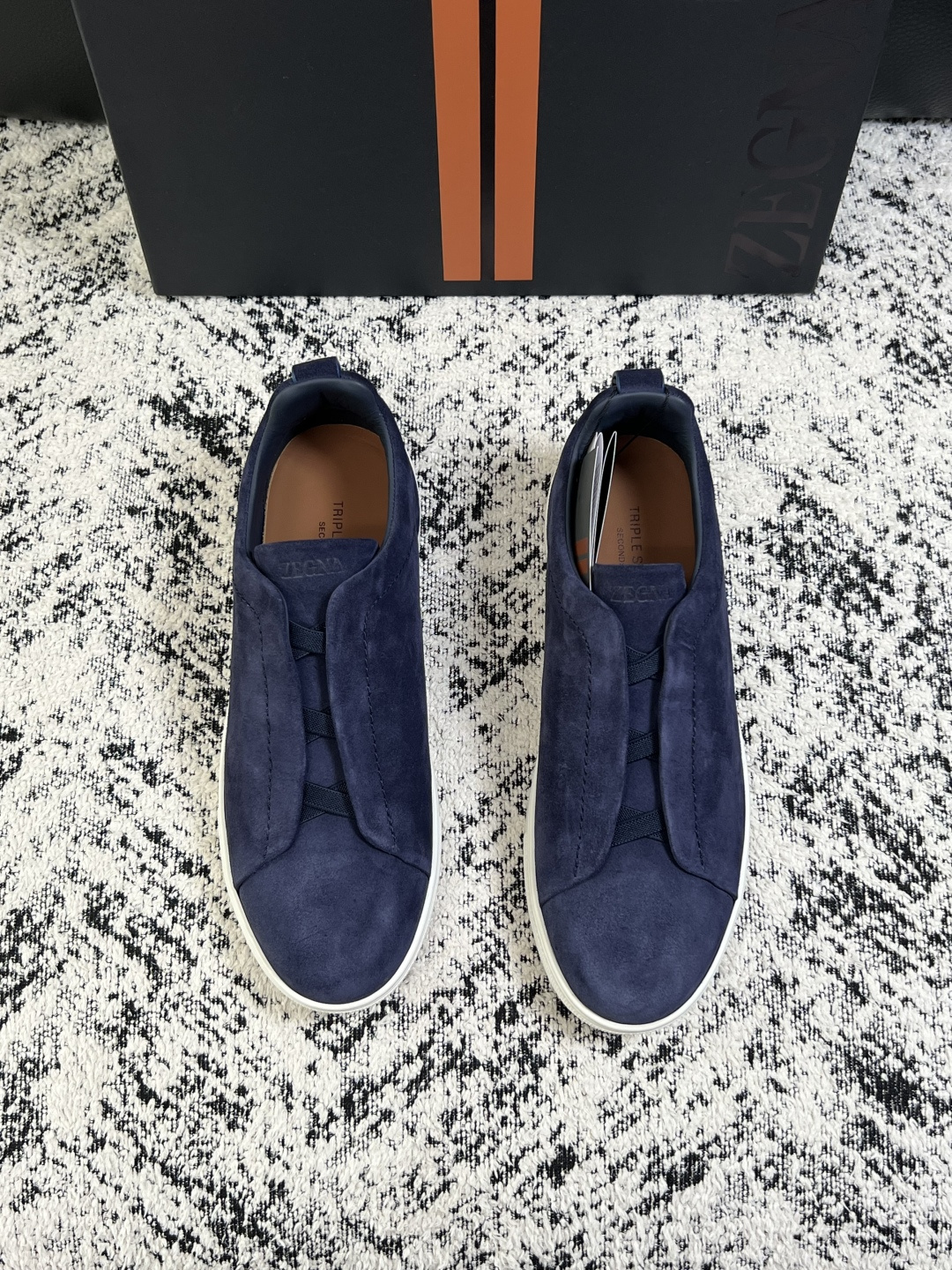 Zegna  高品质  顶级工艺品  杰尼亚  专柜新款原厂配置，意大利进口牛皮面料，进口牛里垫，透气舒适，鞋底：原厂特