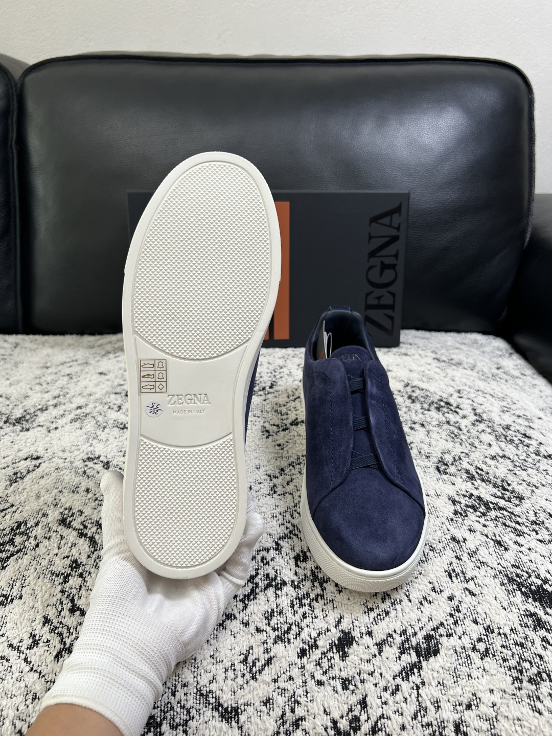 Zegna  高品质  顶级工艺品  杰尼亚  专柜新款原厂配置，意大利进口牛皮面料，进口牛里垫，透气舒适，鞋底：原厂特