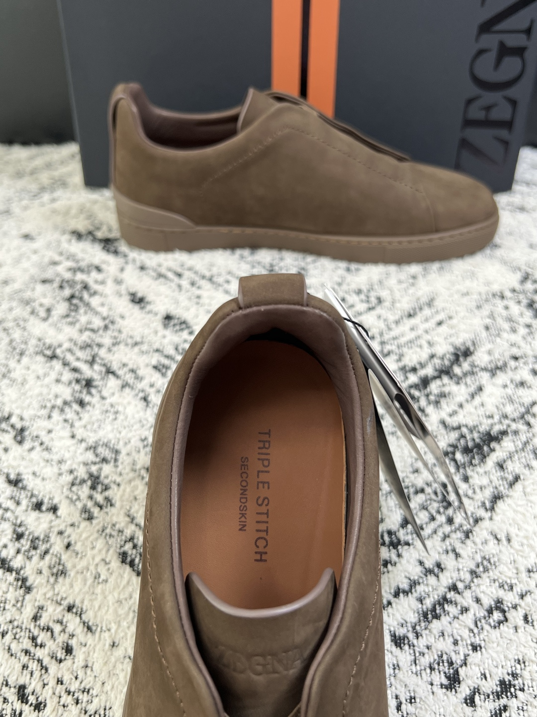 Zegna  高品质  顶级工艺品  杰尼亚  专柜新款原厂配置，意大利进口牛皮面料，进口牛里垫，透气舒适，鞋底：原厂特