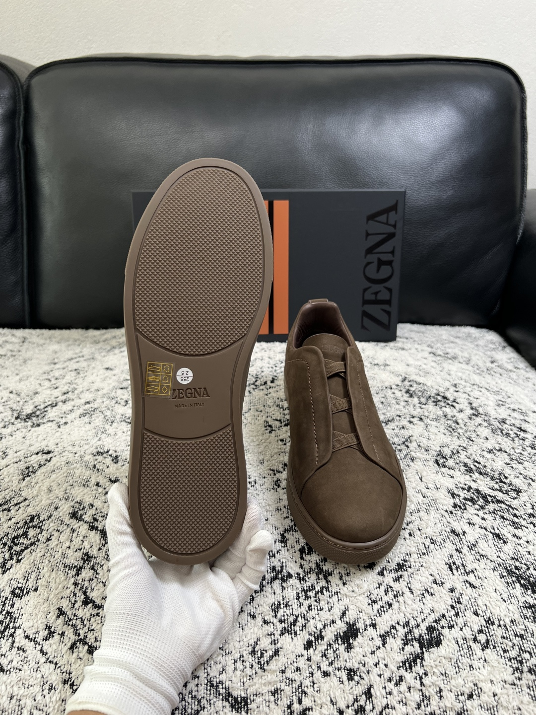 Zegna  高品质  顶级工艺品  杰尼亚  专柜新款原厂配置，意大利进口牛皮面料，进口牛里垫，透气舒适，鞋底：原厂特