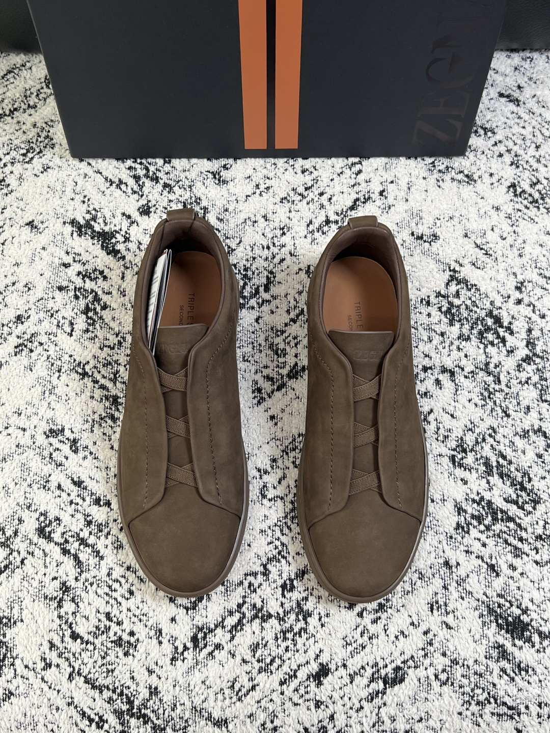 Zegna  高品质  顶级工艺品  杰尼亚  专柜新款原厂配置，意大利进口牛皮面料，进口牛里垫，透气舒适，鞋底：原厂特