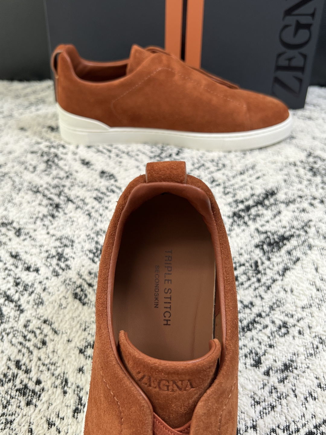 Zegna  高品质  顶级工艺品  杰尼亚  专柜新款原厂配置，意大利进口牛皮面料，进口牛里垫，透气舒适，鞋底：原厂特