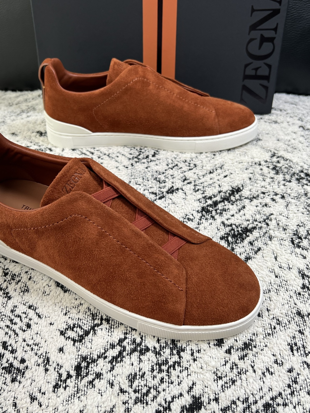 Zegna  高品质  顶级工艺品  杰尼亚  专柜新款原厂配置，意大利进口牛皮面料，进口牛里垫，透气舒适，鞋底：原厂特