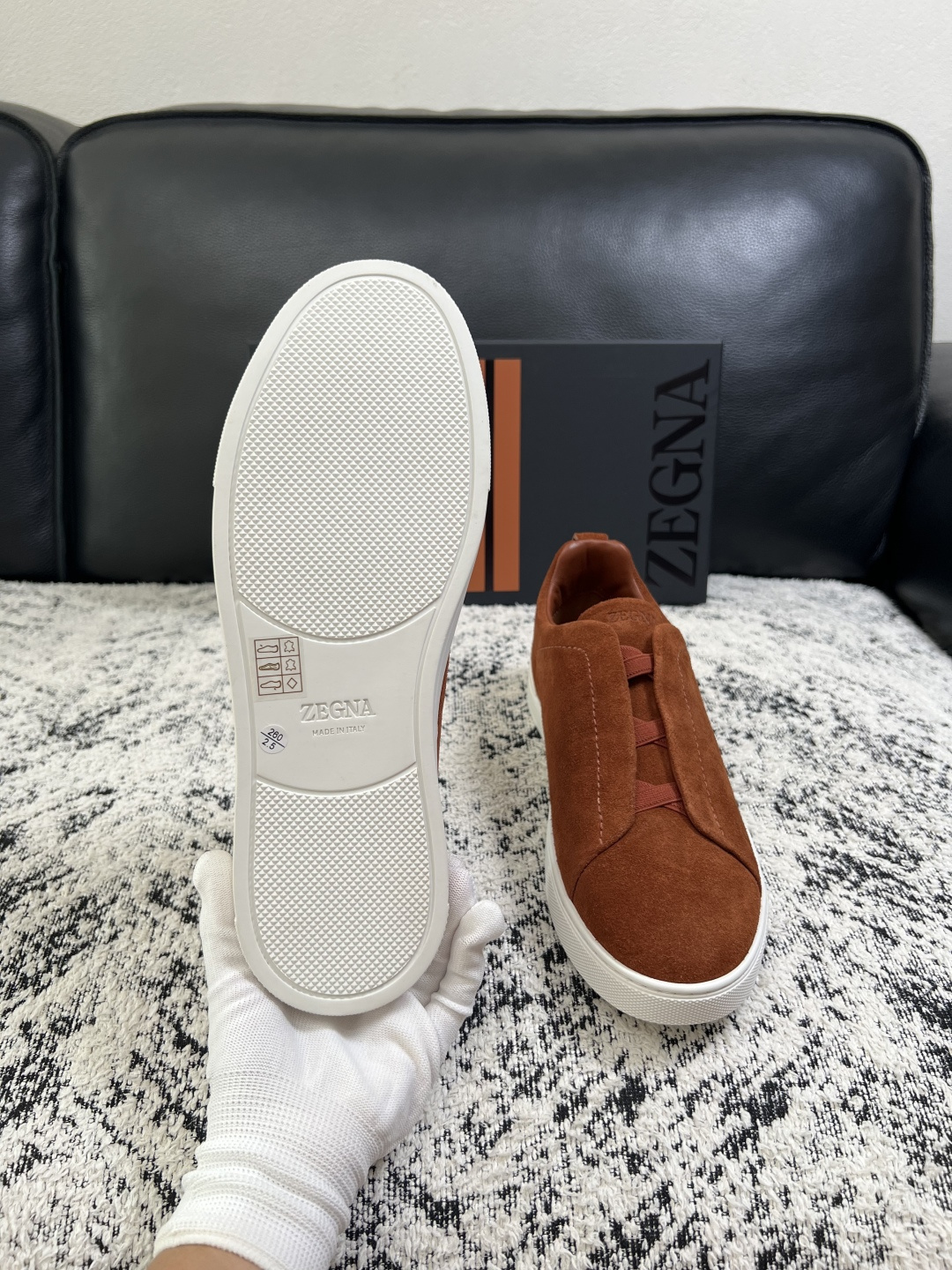 Zegna  高品质  顶级工艺品  杰尼亚  专柜新款原厂配置，意大利进口牛皮面料，进口牛里垫，透气舒适，鞋底：原厂特