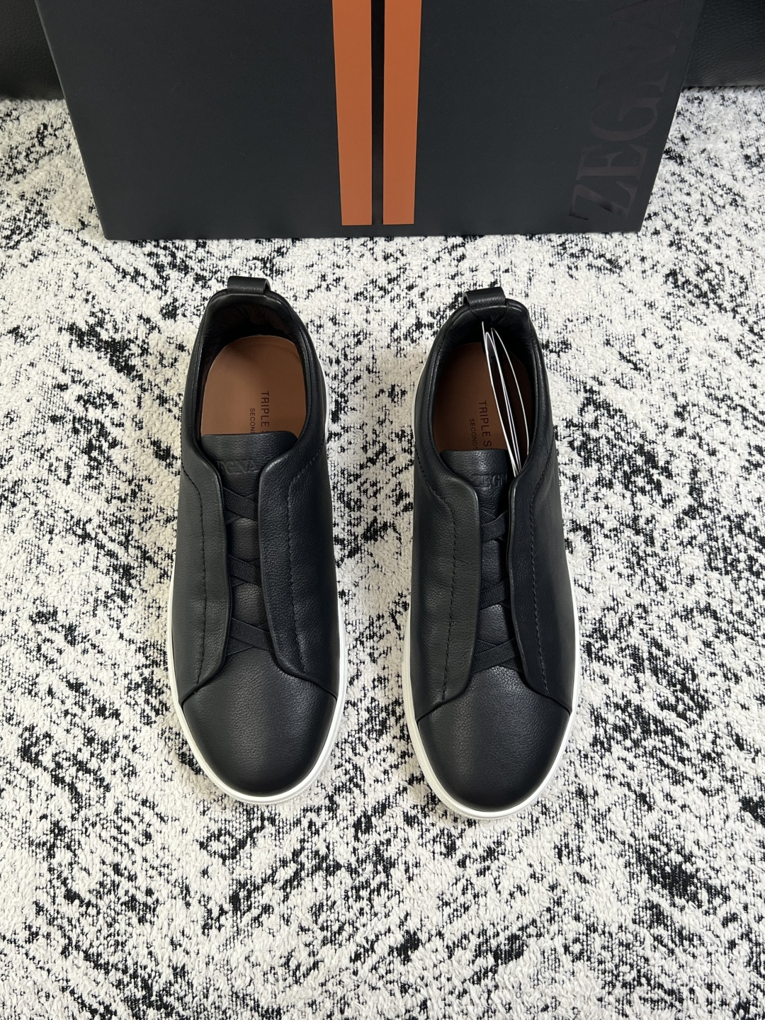 Zegna  高品质  顶级工艺品  杰尼亚  专柜新款原厂配置，意大利进口牛皮面料，进口牛里垫，透气舒适，鞋底：原厂特