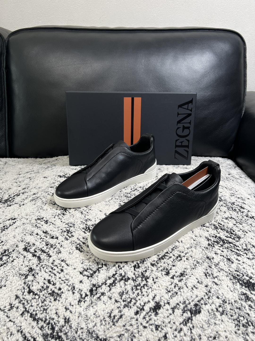 Zegna  高品质  顶级工艺品  杰尼亚  专柜新款原厂配置，意大利进口牛皮面料，进口牛里垫，透气舒适，鞋底：原厂特