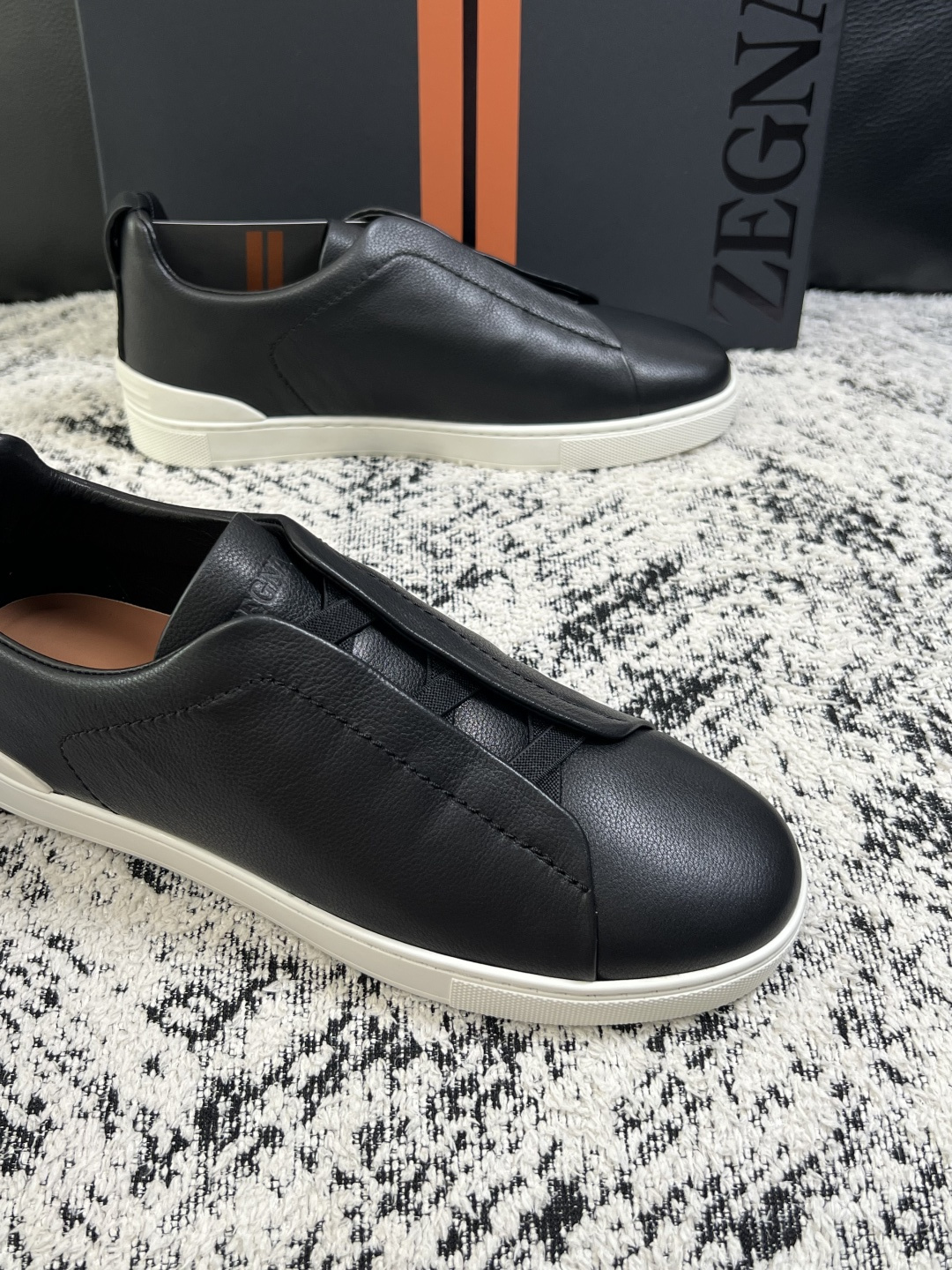 Zegna  高品质  顶级工艺品  杰尼亚  专柜新款原厂配置，意大利进口牛皮面料，进口牛里垫，透气舒适，鞋底：原厂特