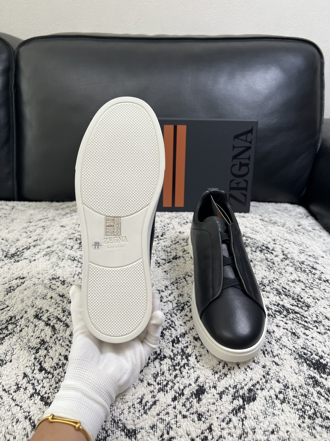 Zegna  高品质  顶级工艺品  杰尼亚  专柜新款原厂配置，意大利进口牛皮面料，进口牛里垫，透气舒适，鞋底：原厂特